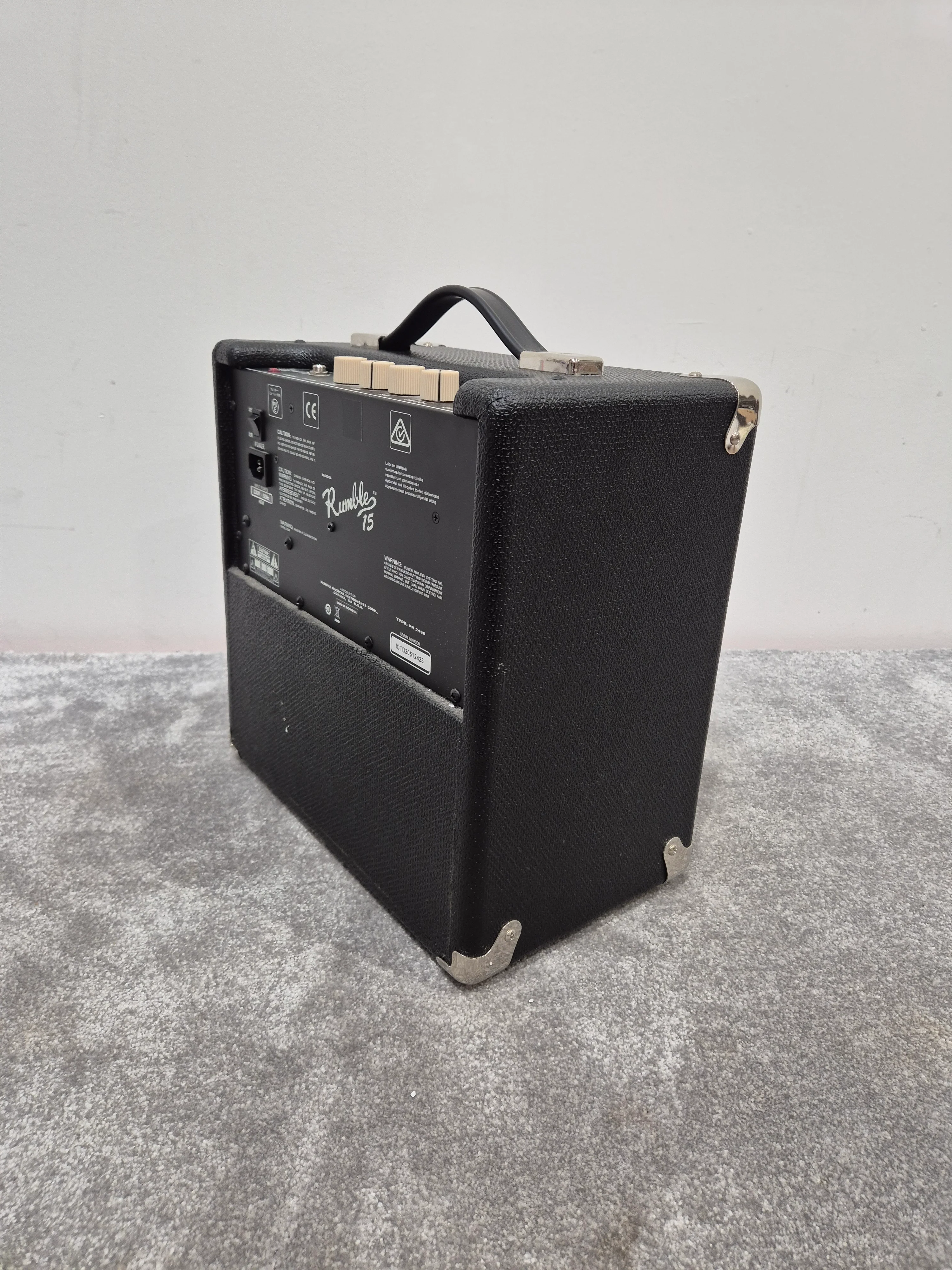 Fender Rumble 15 Bass Combo Amplifier - Image 5
