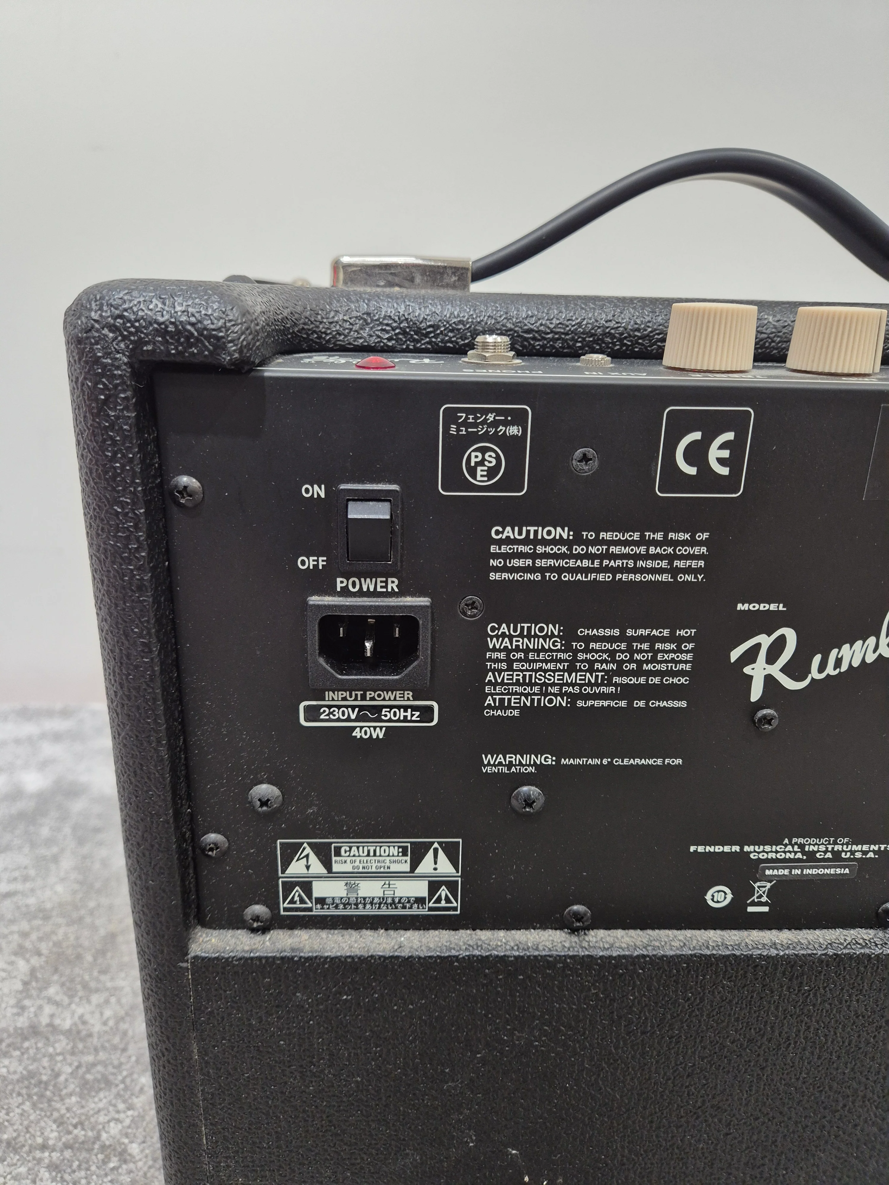 Fender Rumble 15 Bass Combo Amplifier - Image 8