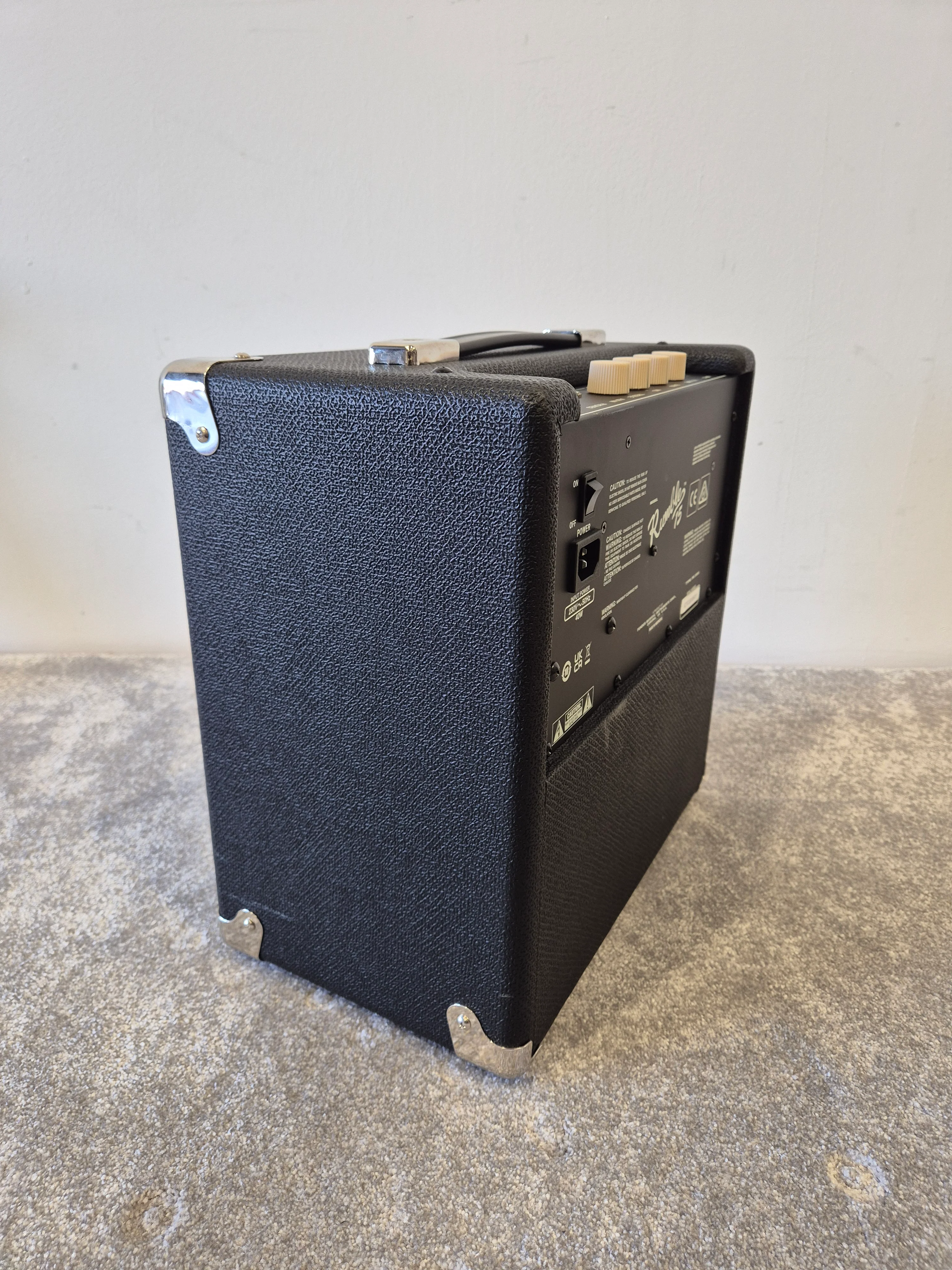 Fender Rumble 15 - Compact and Portable Bass Amplifier - Image 3
