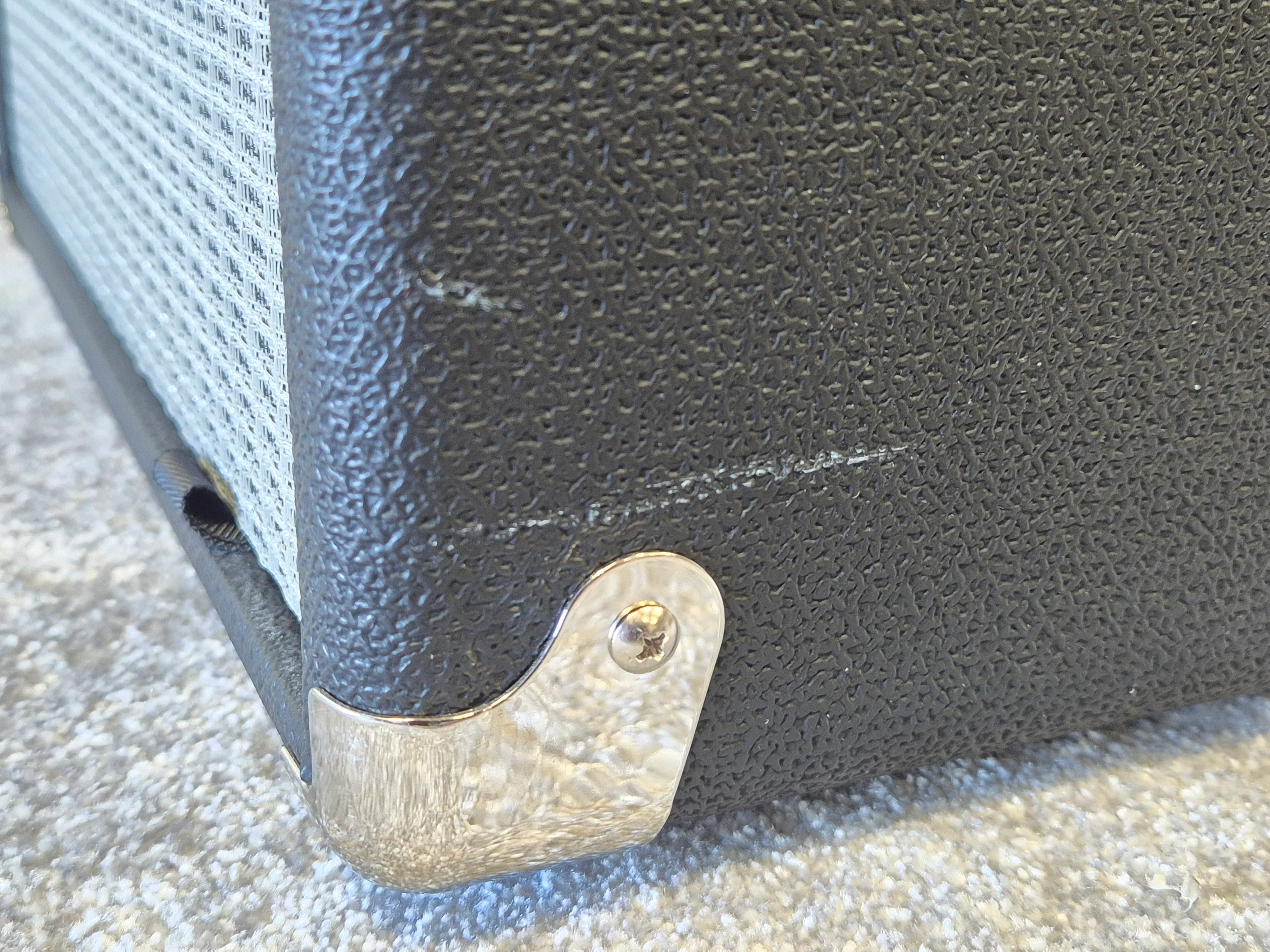 Fender Rumble 15 - Compact and Portable Bass Amplifier - Image 9