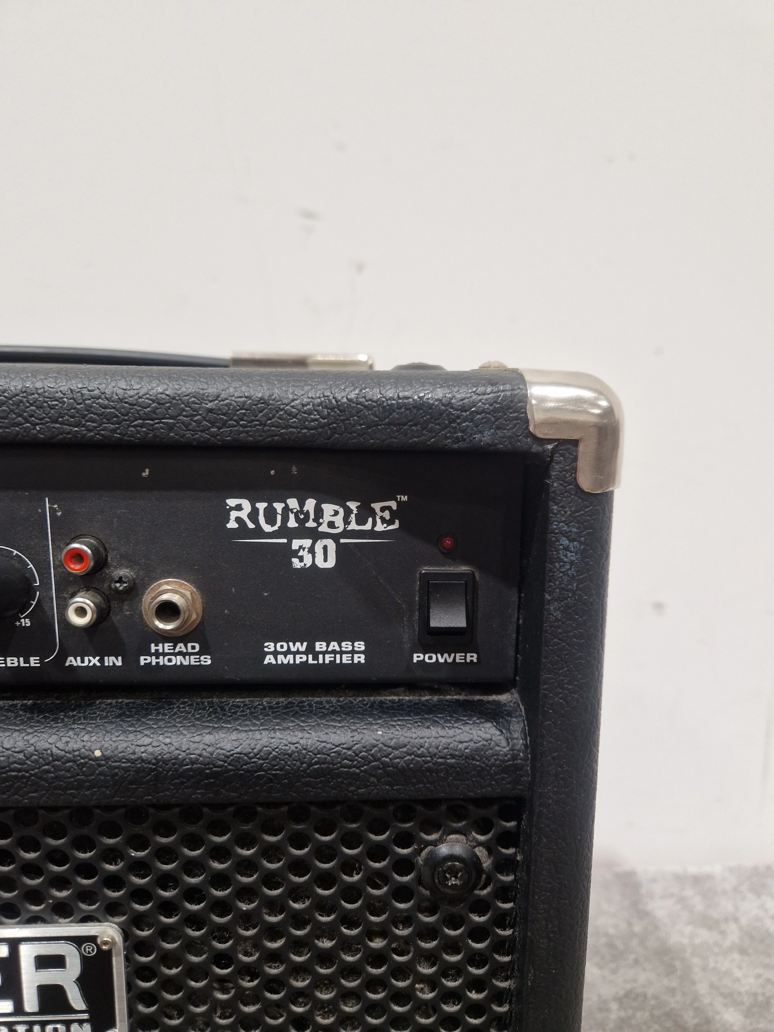 Fender Rumble 30 - Bass Amplifier - Excellent w/ Power Cable - Image 3