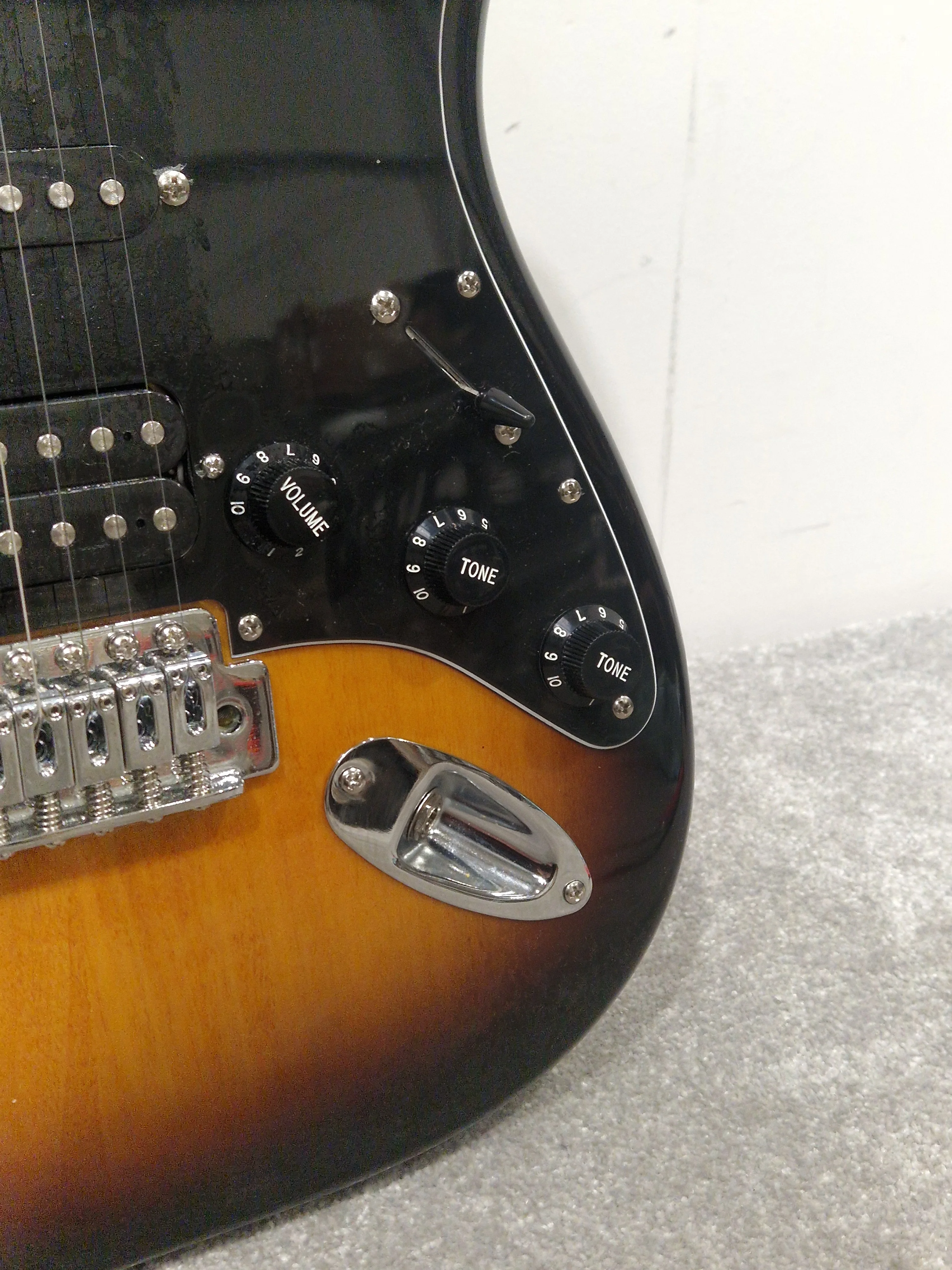 Fender Squier Strat Affinity - Classic Tone Electric Guitar - Excellent w/ Soft Case - Image 6