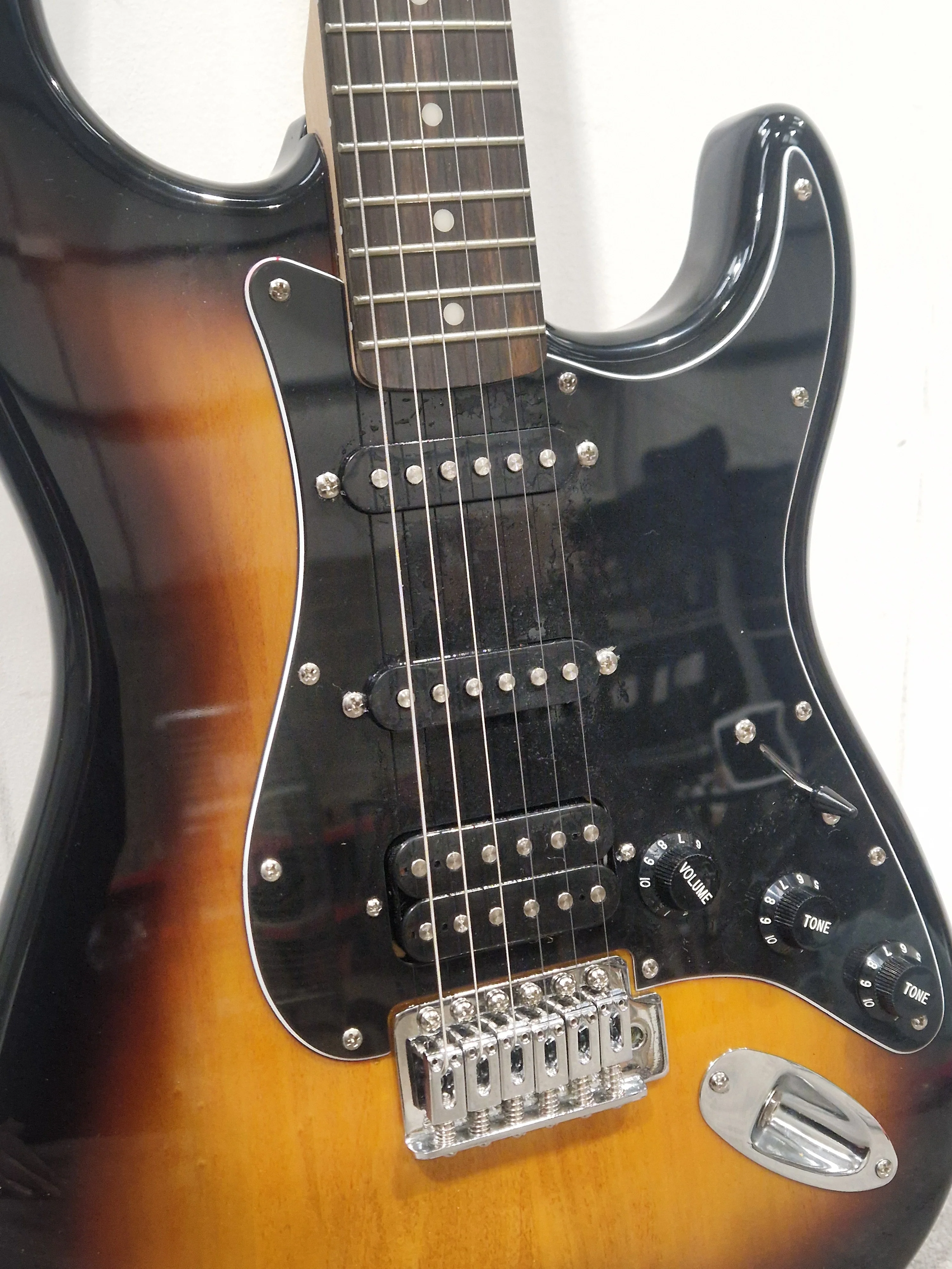 Fender Squier Strat Affinity - Classic Tone Electric Guitar - Excellent w/ Soft Case - Image 7