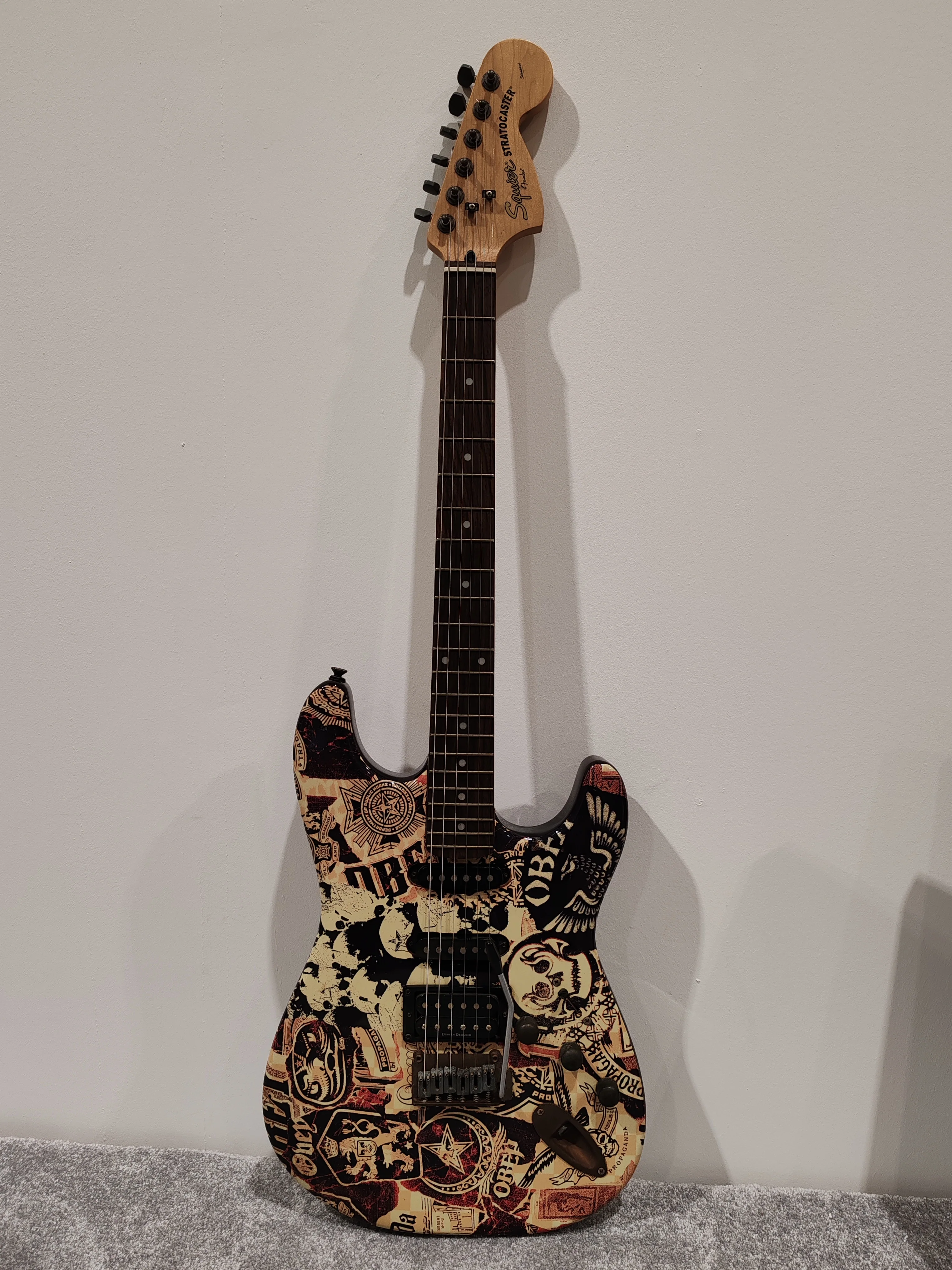 Fender Squier Stratocaster Obey Graphic – HSS Electric Guitar – Very Good w/ New Tremolo Bar - Image 3