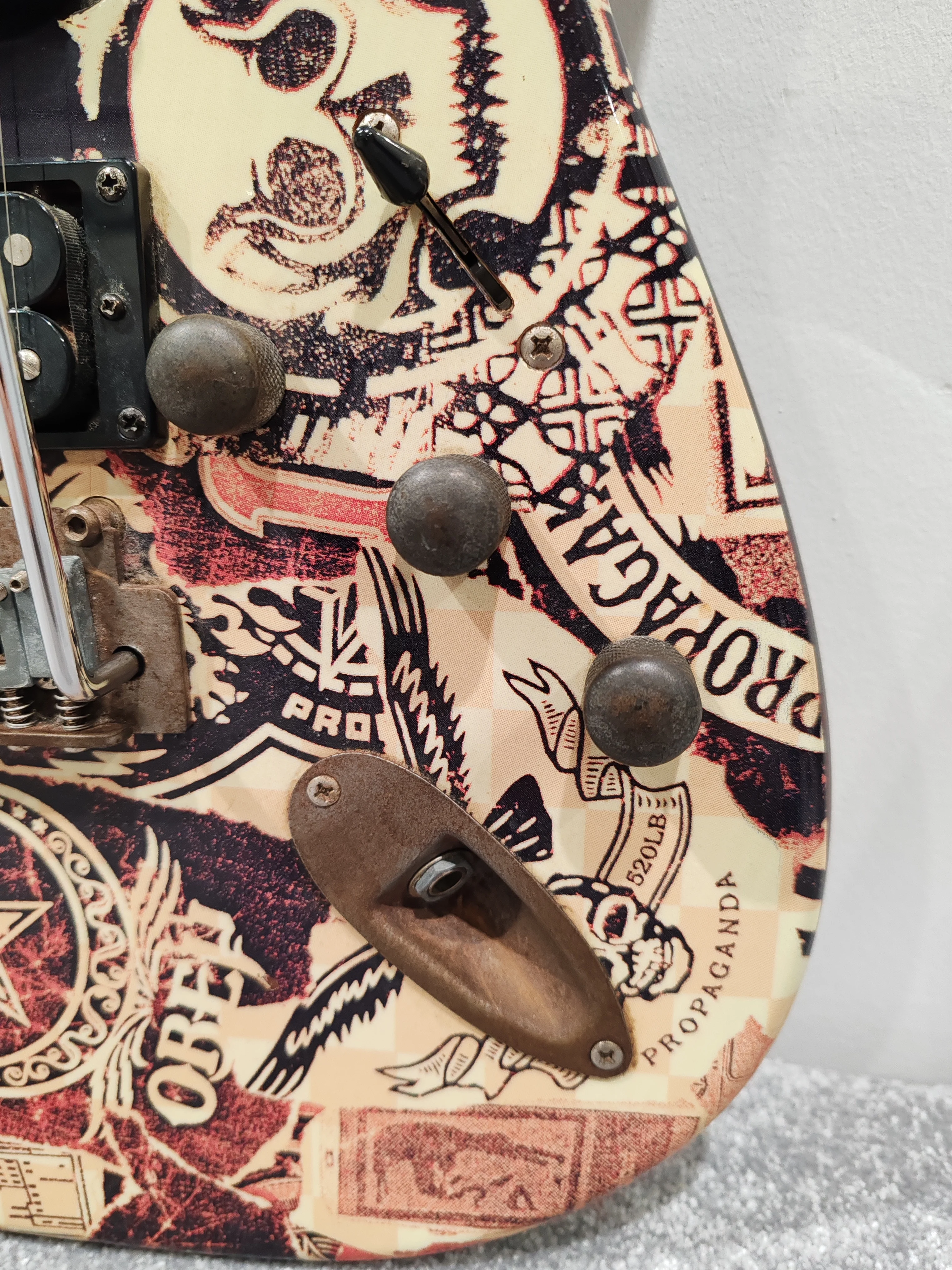 Fender Squier Stratocaster Obey Graphic – HSS Electric Guitar – Very Good w/ New Tremolo Bar - Image 4