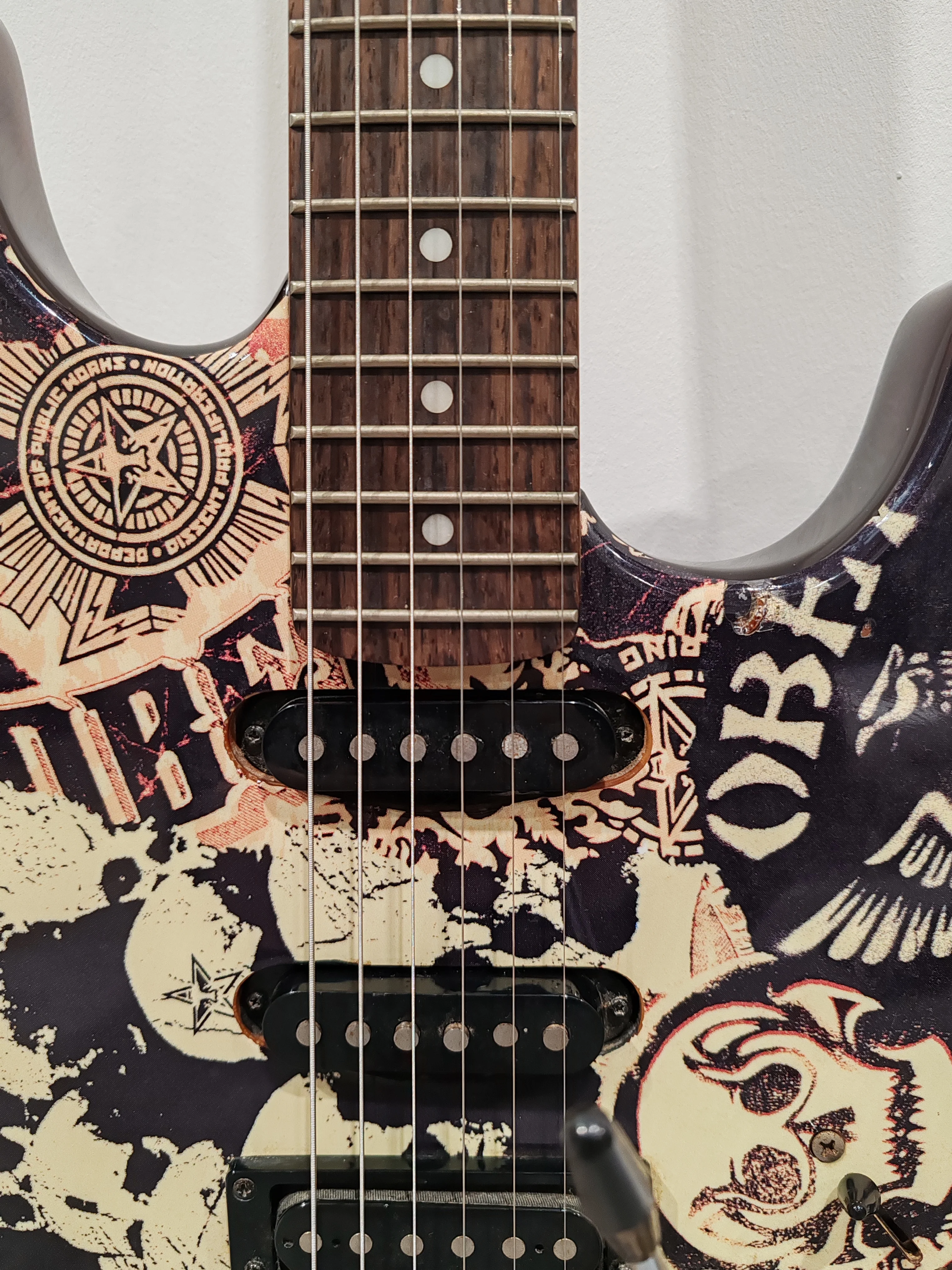 Fender Squier Stratocaster Obey Graphic – HSS Electric Guitar – Very Good w/ New Tremolo Bar - Image 6