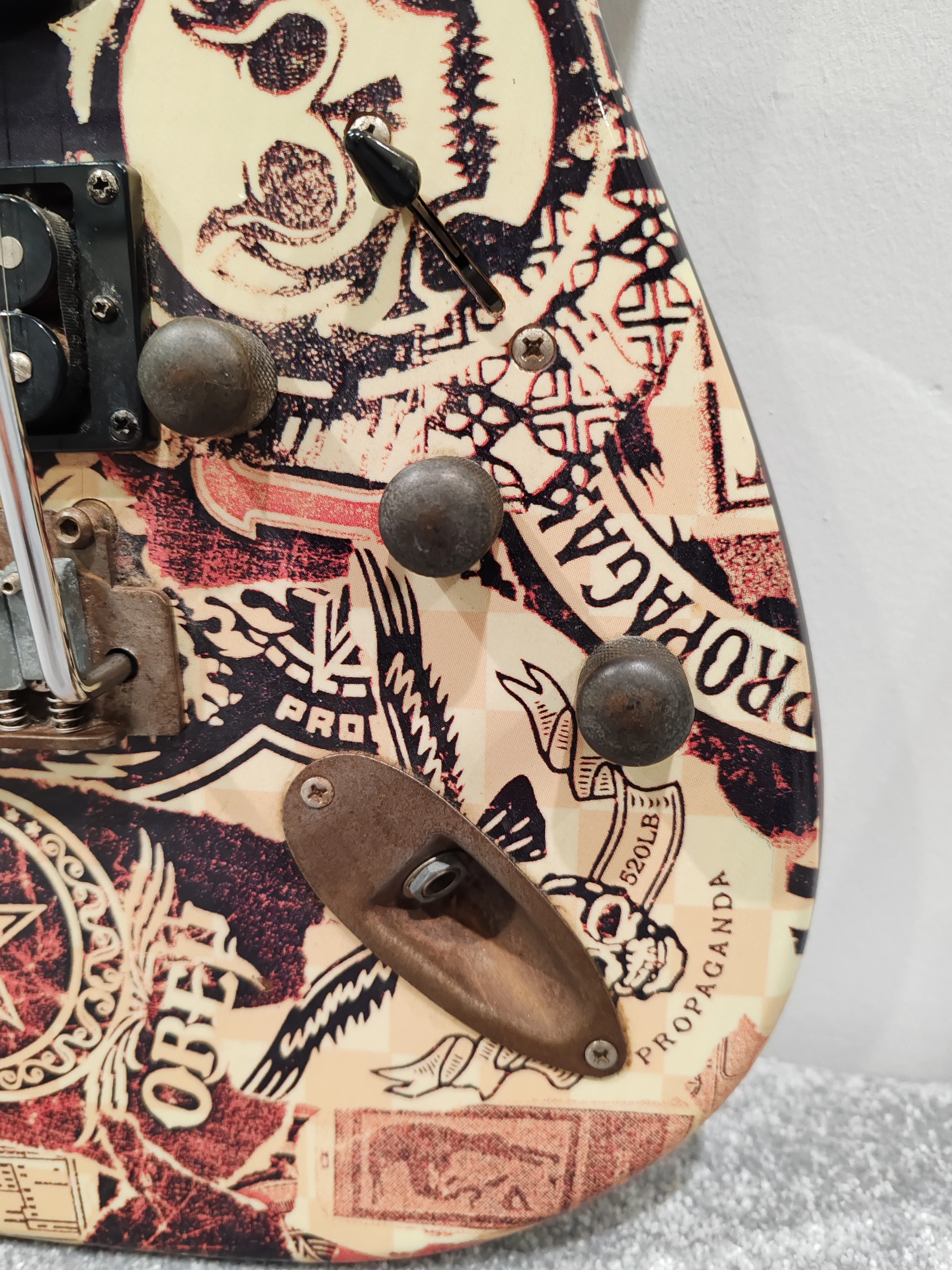 Fender Squier Stratocaster Obey Graphic – HSS Electric Guitar – Very Good w/ New Tremolo Bar - Image 7