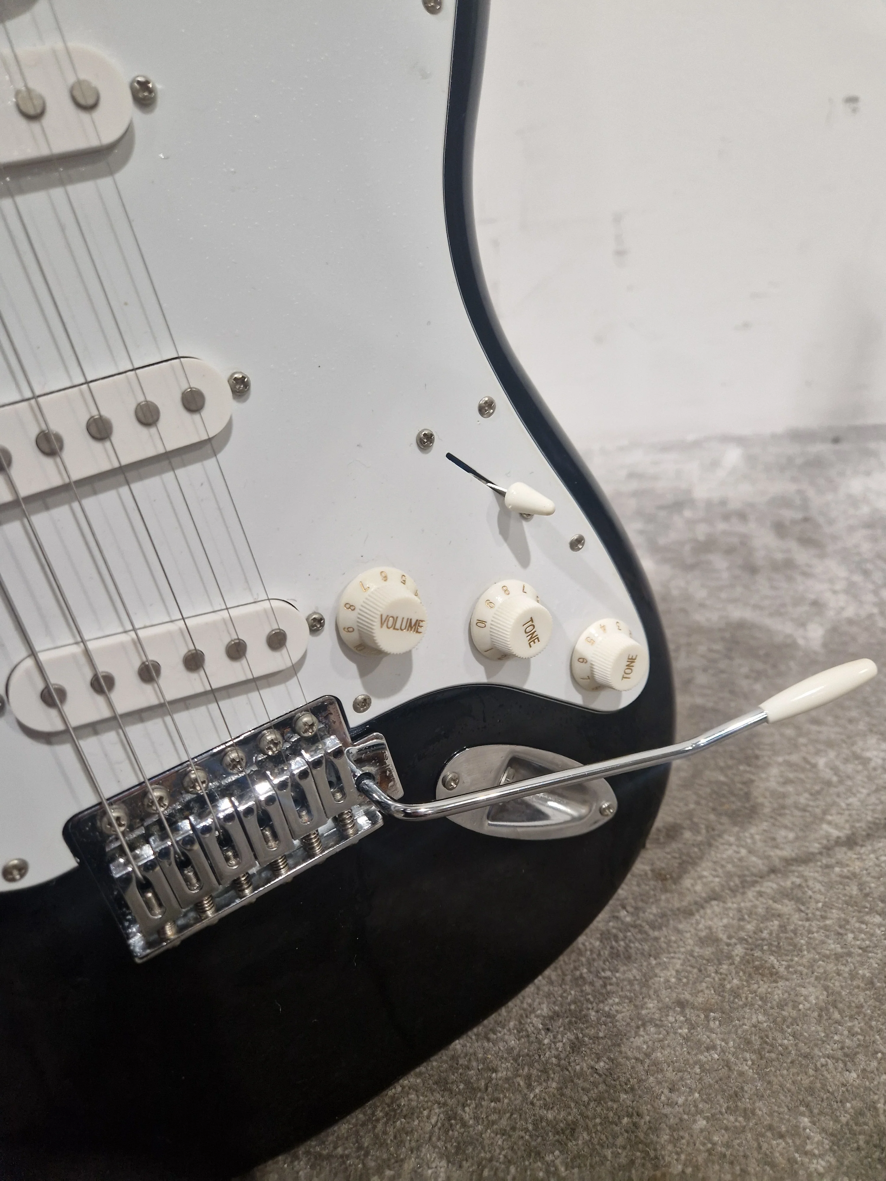 Fender Star-Caster Strat Black Made IN China - Solid Body Electric Guitar - Excellent w/ Soft Case & Whammy Bar - Image 5