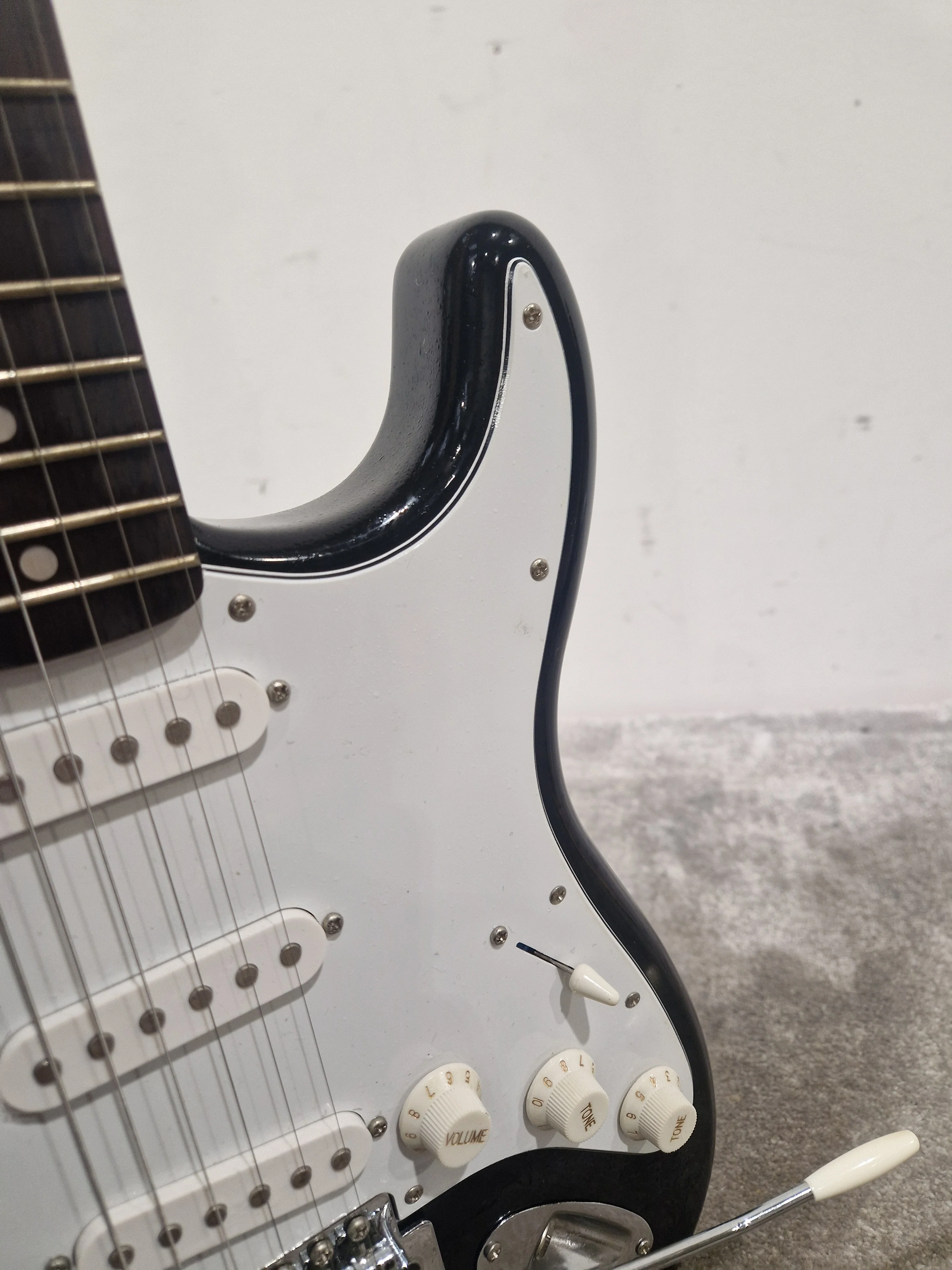 Fender Star-Caster Strat Black Made IN China - Solid Body Electric Guitar - Excellent w/ Soft Case & Whammy Bar - Image 6