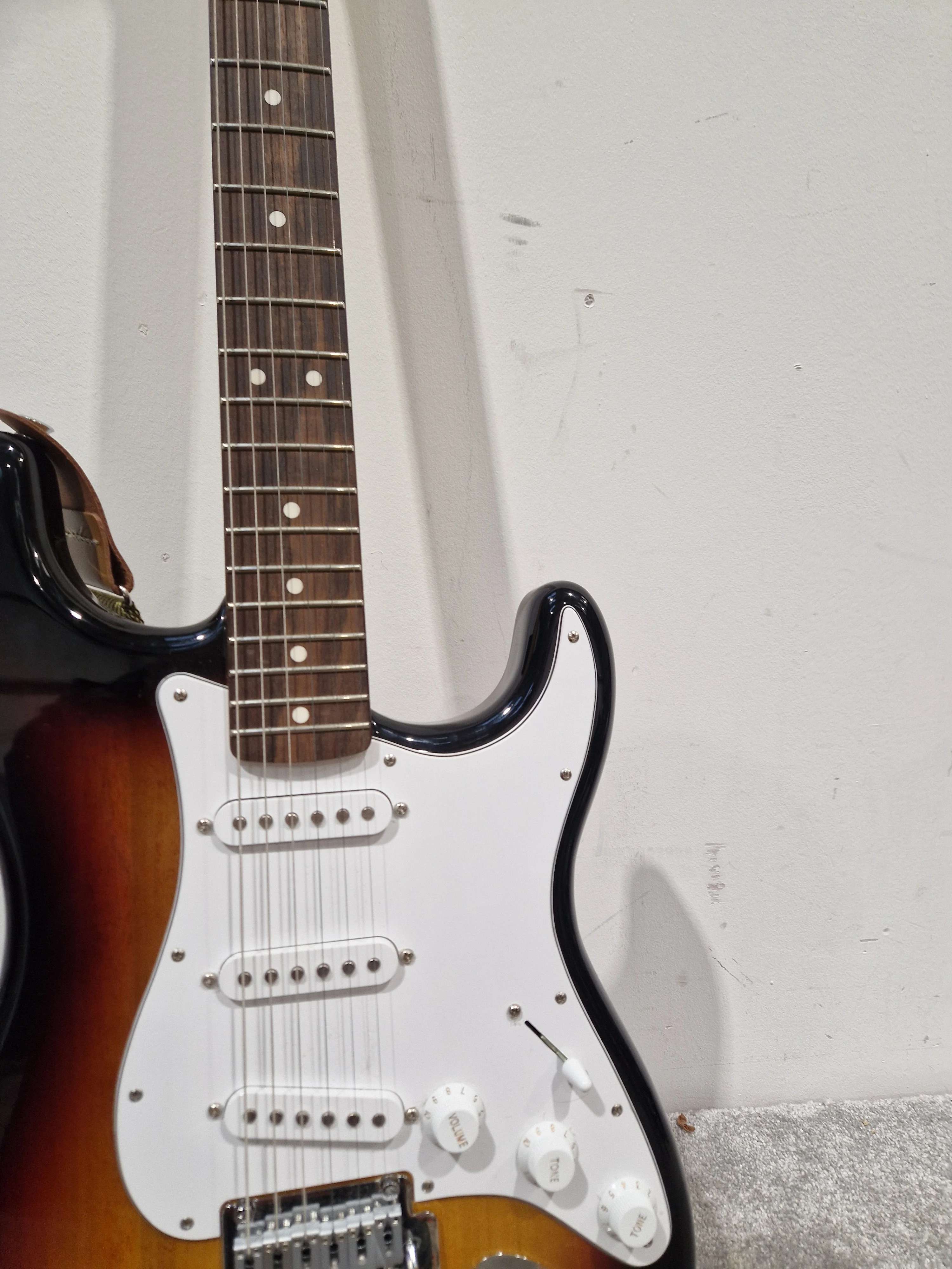 Fender Standard Stratocaster LRL WPG-3TS – 3-Tone Sunburst – Crafted in Indonesia (2023) – Excellent w/ Strap - Image 10