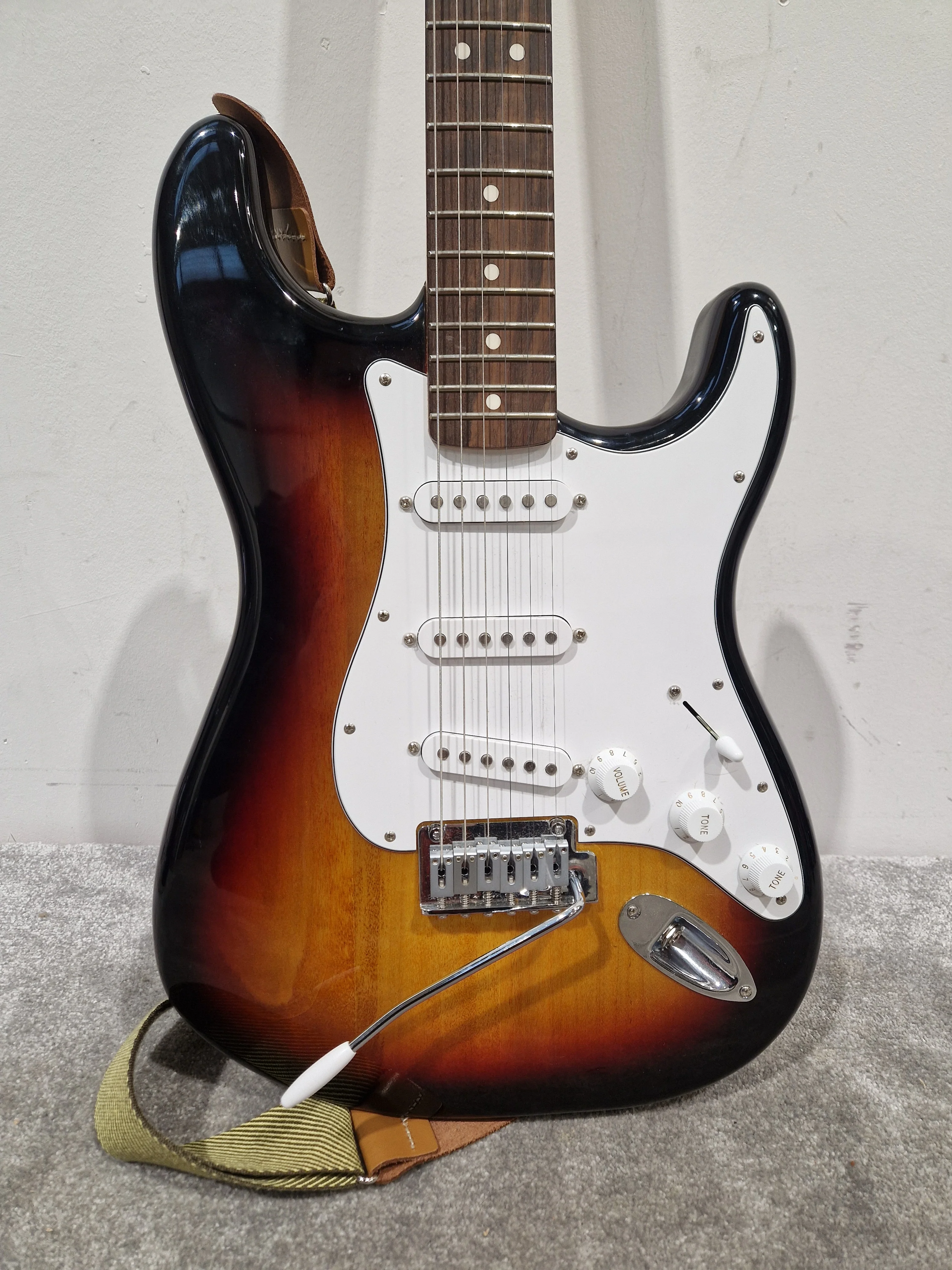 Fender Standard Stratocaster LRL WPG-3TS – 3-Tone Sunburst – Crafted in Indonesia (2023) – Excellent w/ Strap - Image 5