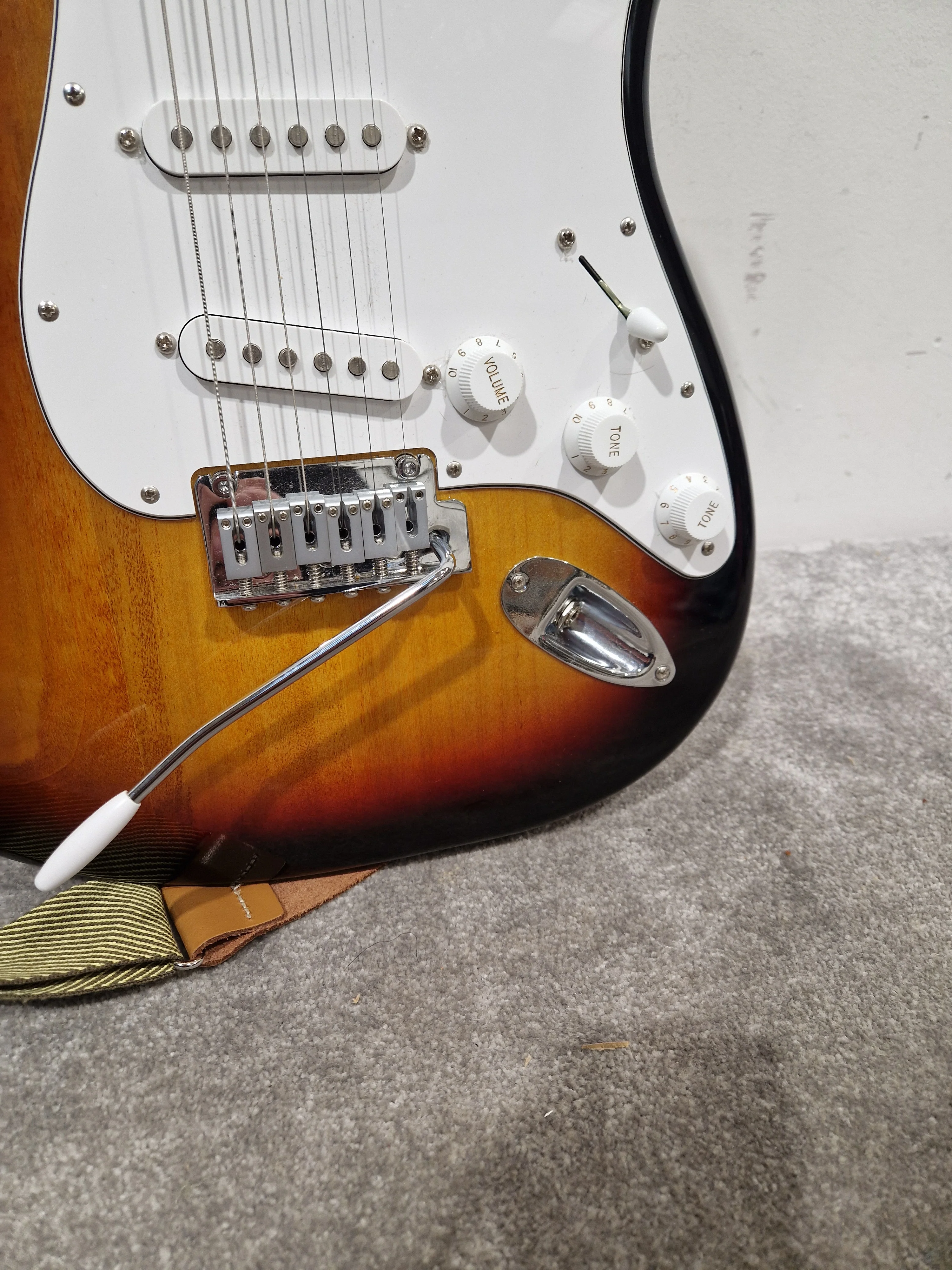 Fender Standard Stratocaster LRL WPG-3TS – 3-Tone Sunburst – Crafted in Indonesia (2023) – Excellent w/ Strap - Image 7
