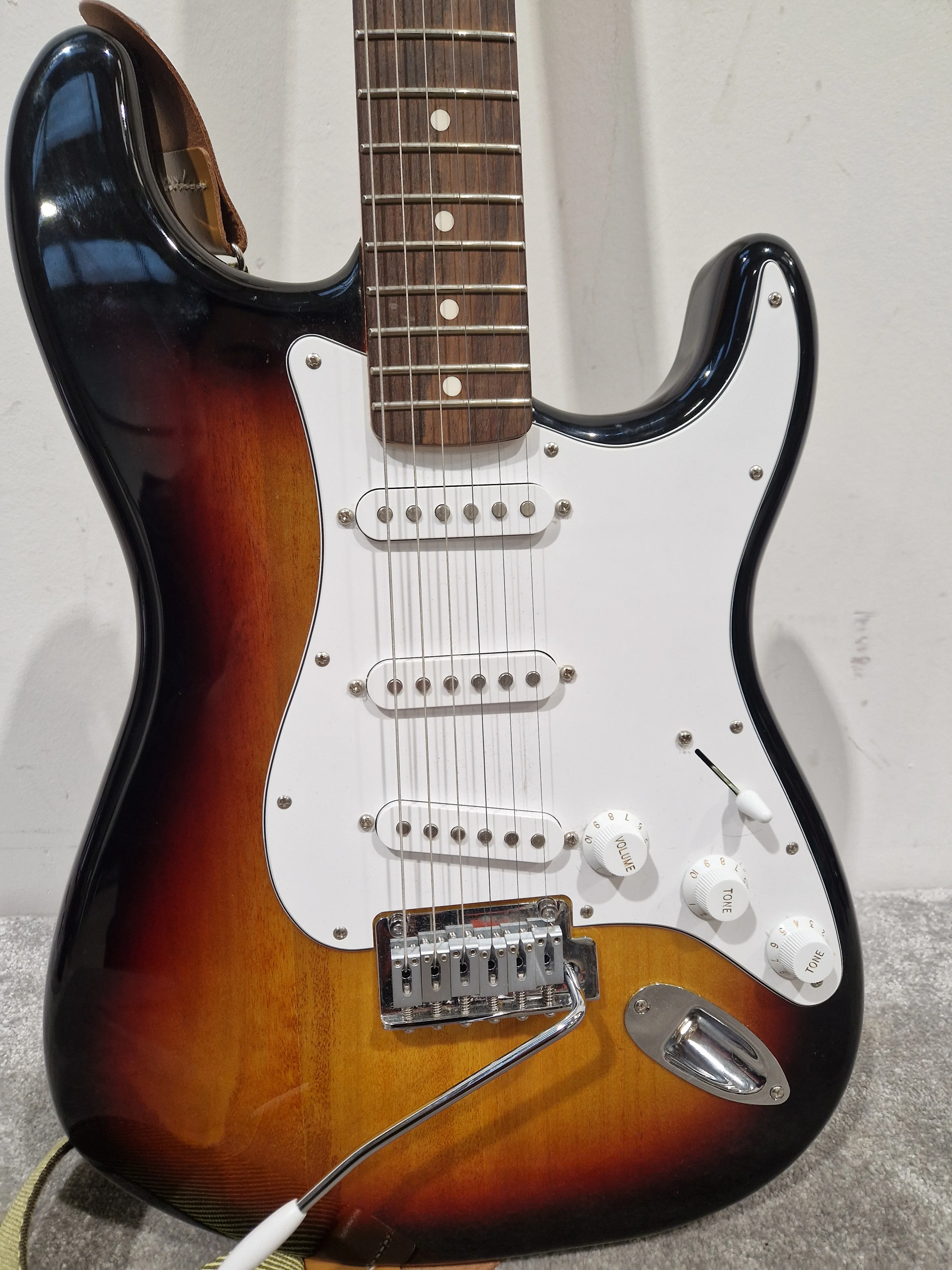Fender Standard Stratocaster LRL WPG-3TS – 3-Tone Sunburst – Crafted in Indonesia (2023) – Excellent w/ Strap - Image 8