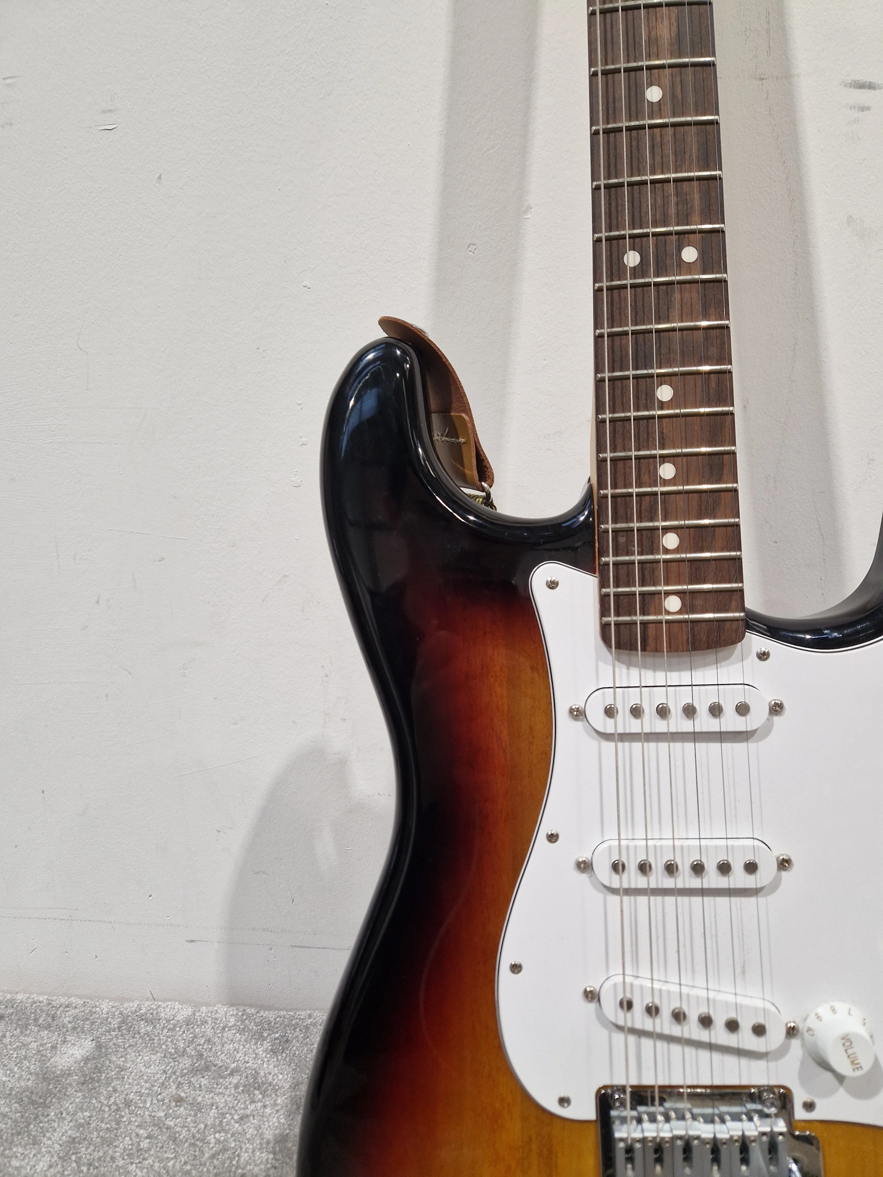 Fender Standard Stratocaster LRL WPG-3TS – 3-Tone Sunburst – Crafted in Indonesia (2023) – Excellent w/ Strap - Image 9