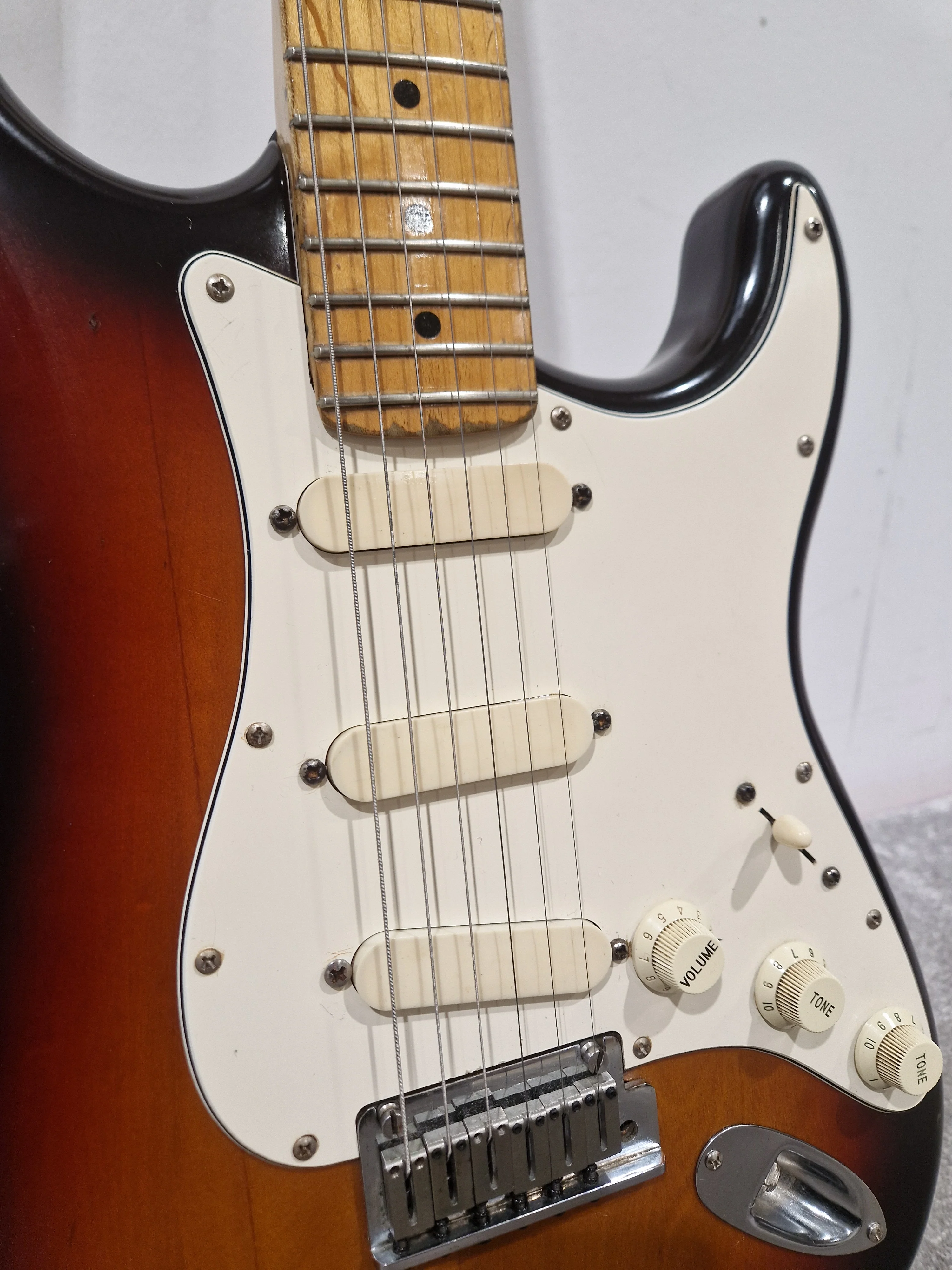 Fender Stratocaster Plus 1988 - Electric Guitar - Sunburst - Good w/ Hard Case - Image 17