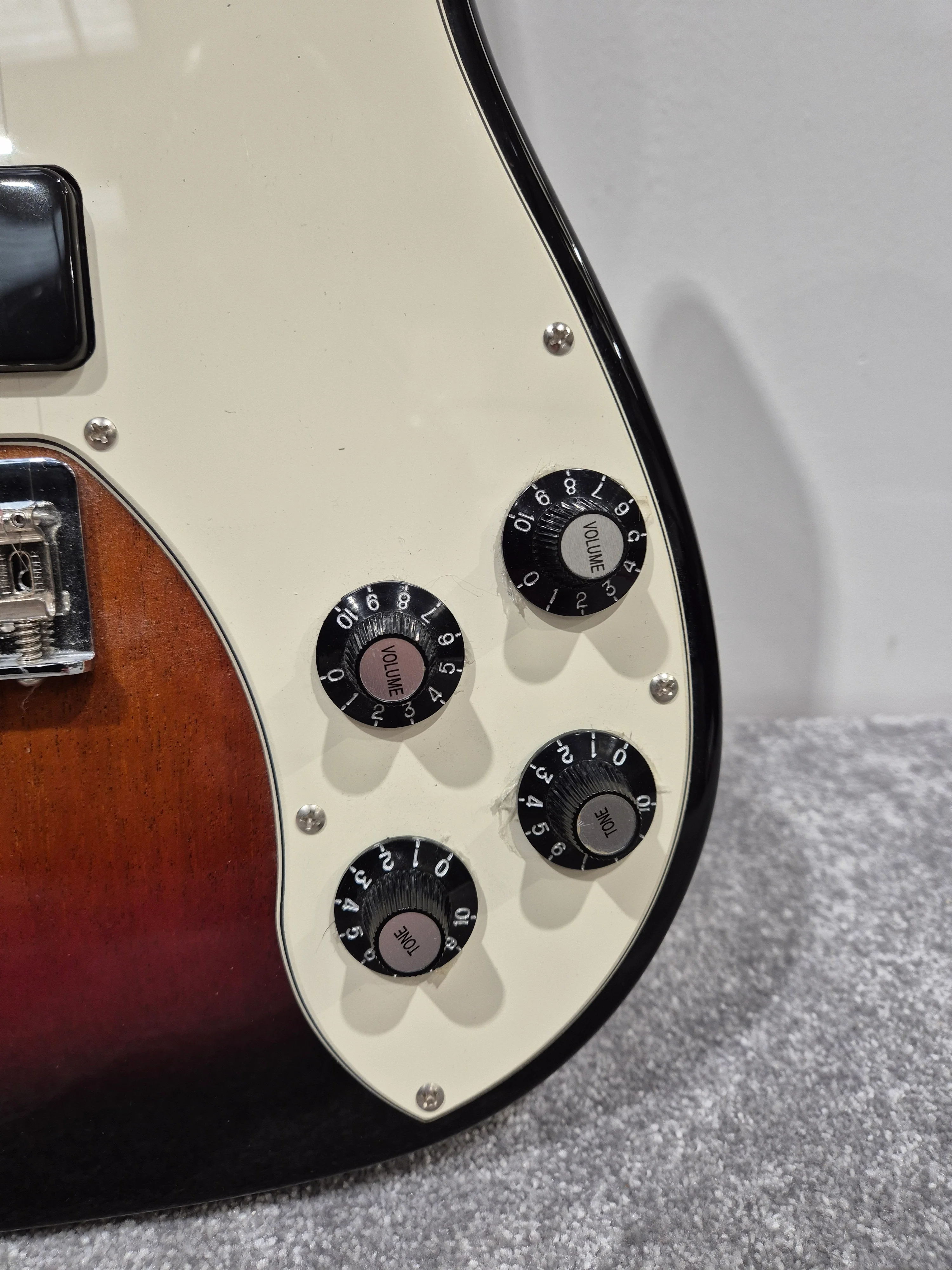 Fender Modern Player Telecaster® Thinline Deluxe, Maple Fingerboard, 3-Color Sunburst - Sunburst w/ Original Box - RRP £649 - Image 3