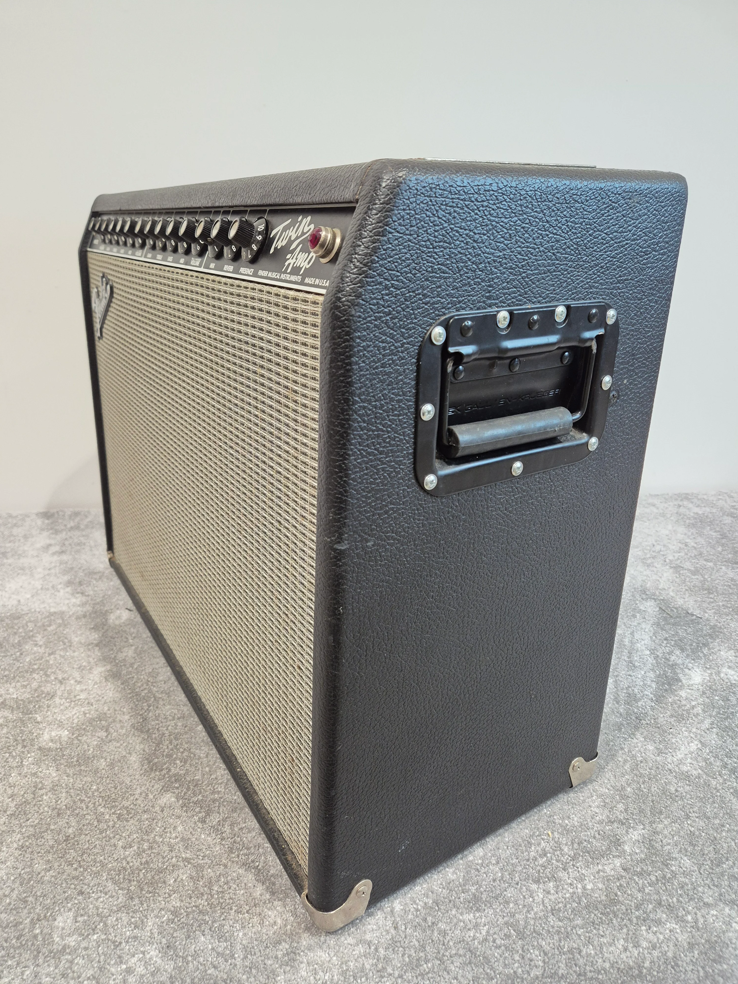 Fender Twin Amp - 100-watts Versatile Guitar Amplifier - Image 14