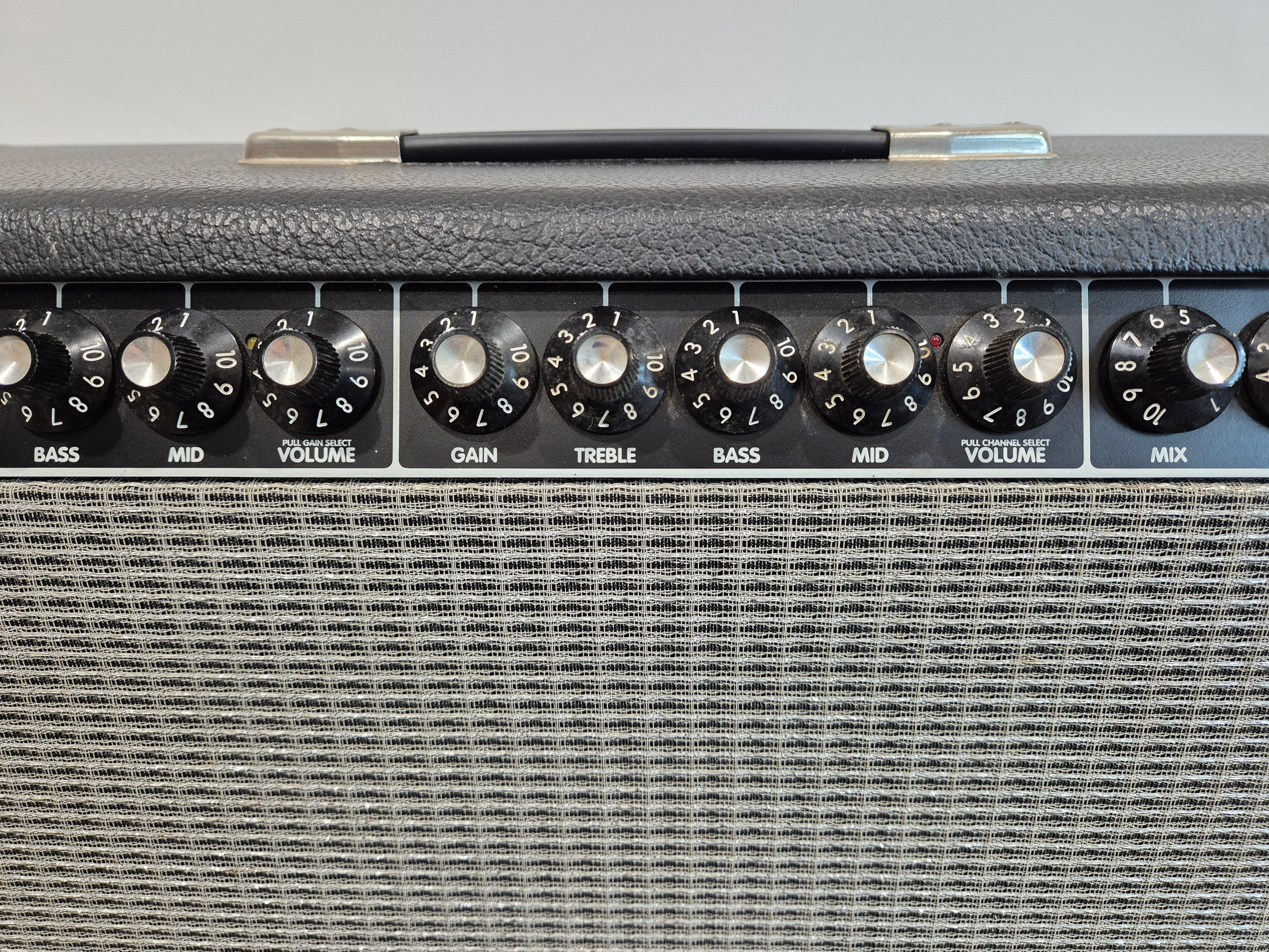 Fender Twin Amp - 100-watts Versatile Guitar Amplifier - Image 3