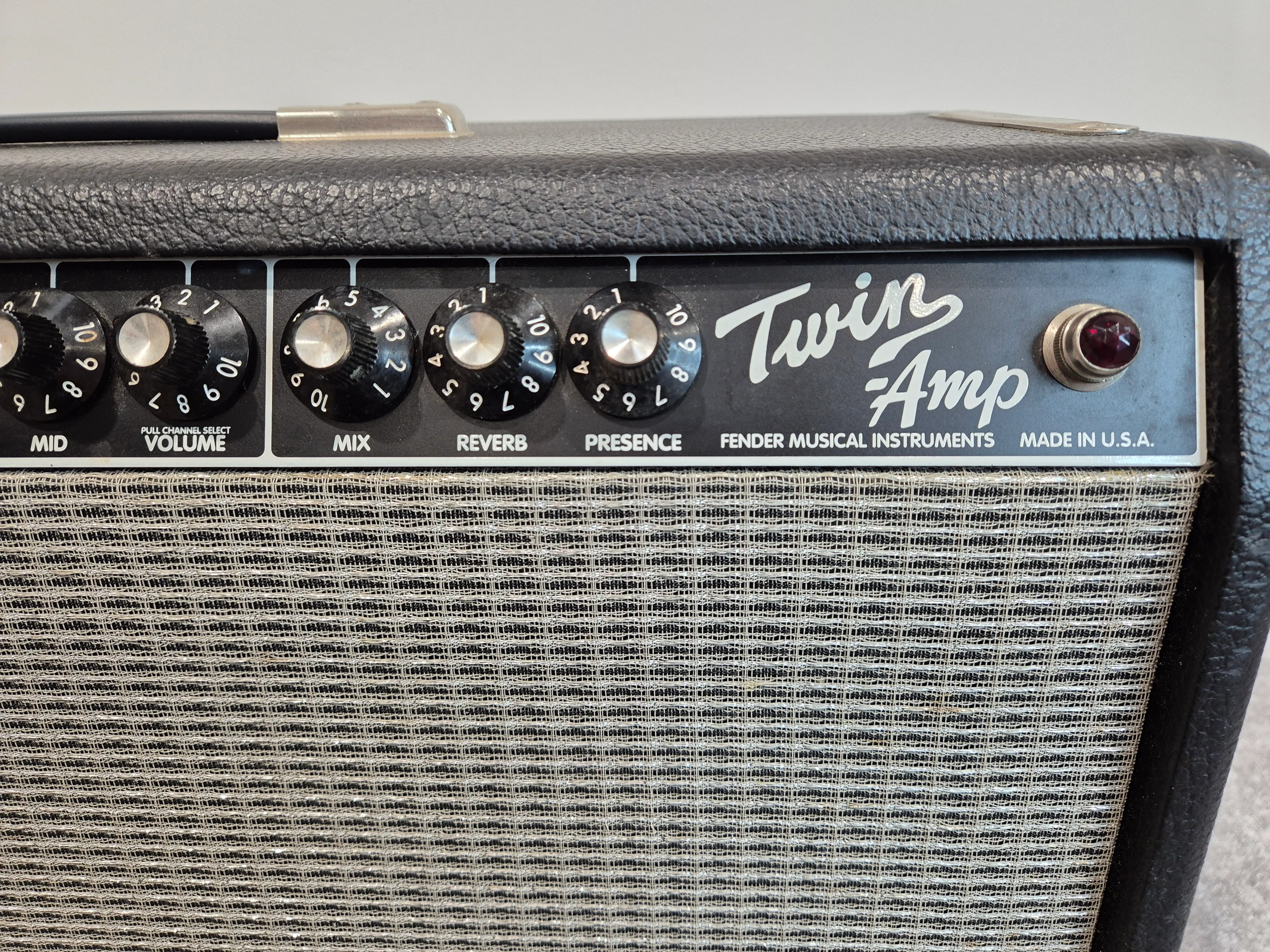 Fender Twin Amp - 100-watts Versatile Guitar Amplifier - Image 4