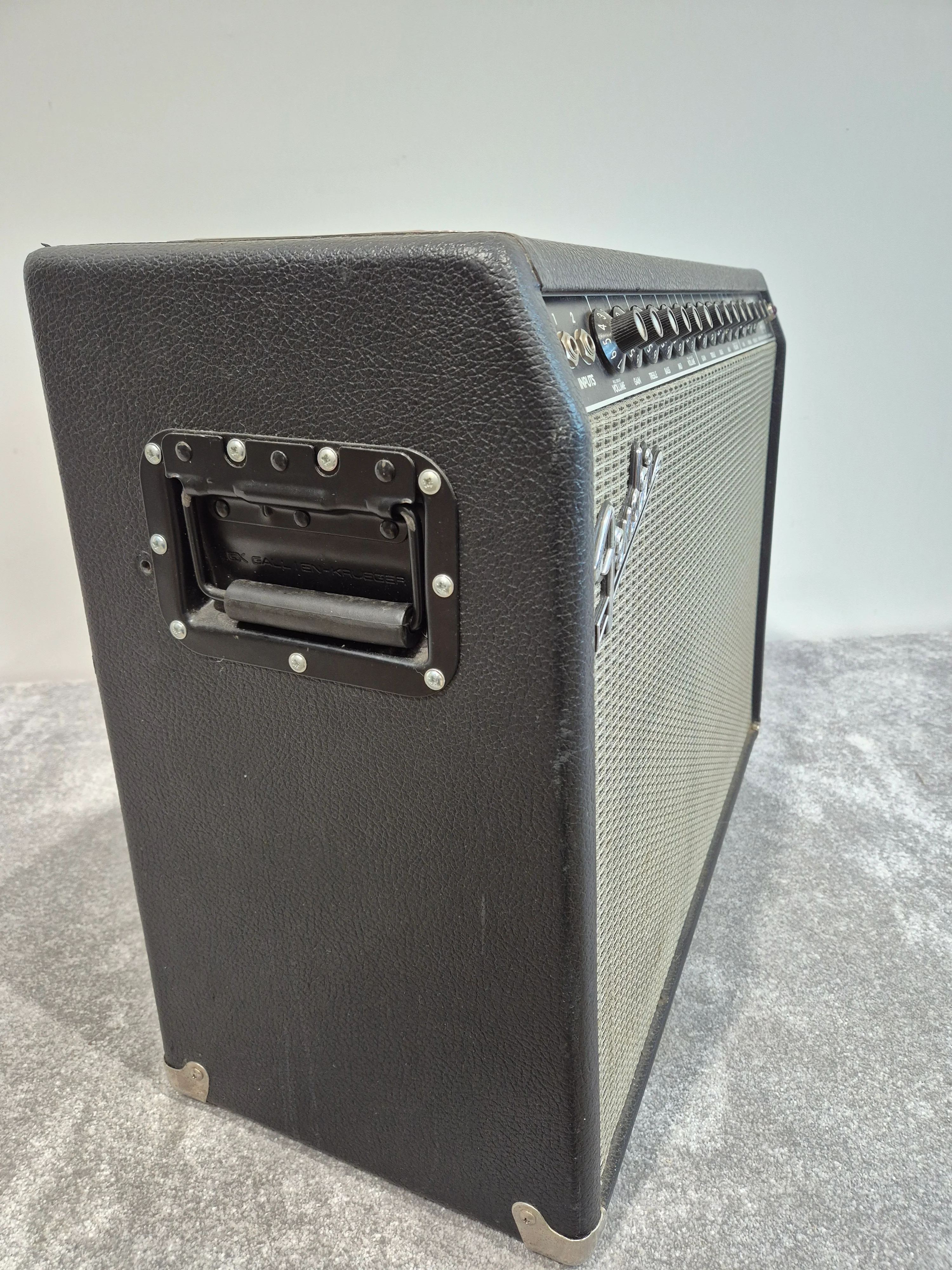 Fender Twin Amp - 100-watts Versatile Guitar Amplifier - Image 6