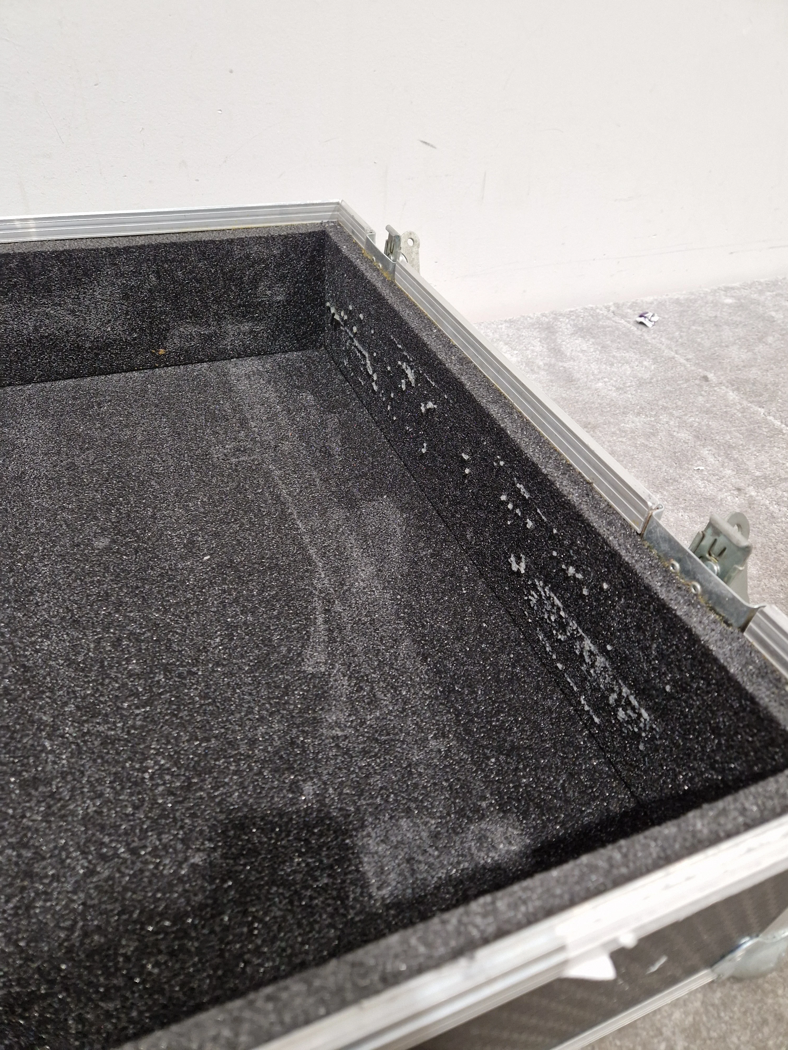 Flight Case Warehouse Flight Case 66cmX24cmX50cm - Heavy-Duty Protection - Excellent - Image 5