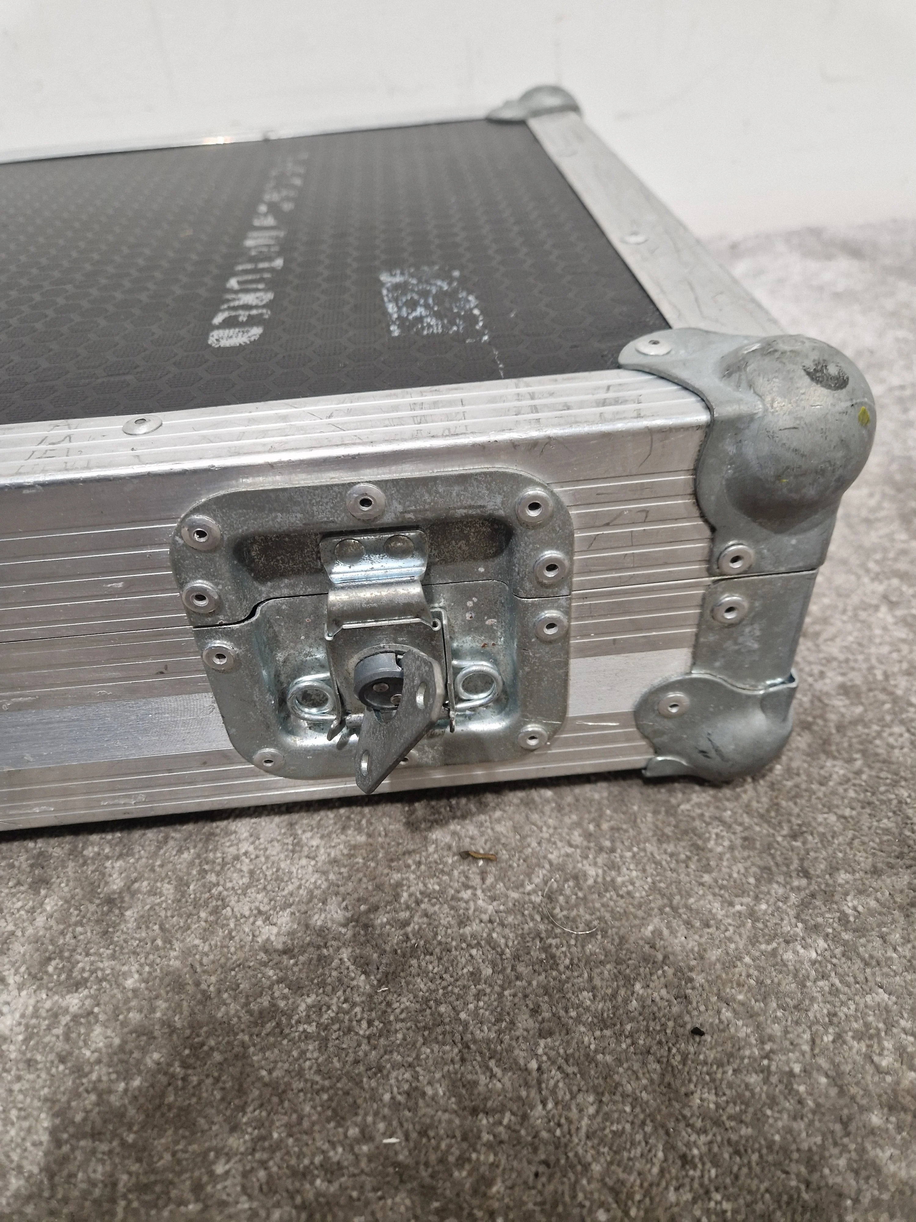 FlightCaseWarehouse - Guitar Flight Case - 120x40x15cm - Excellent - Image 10