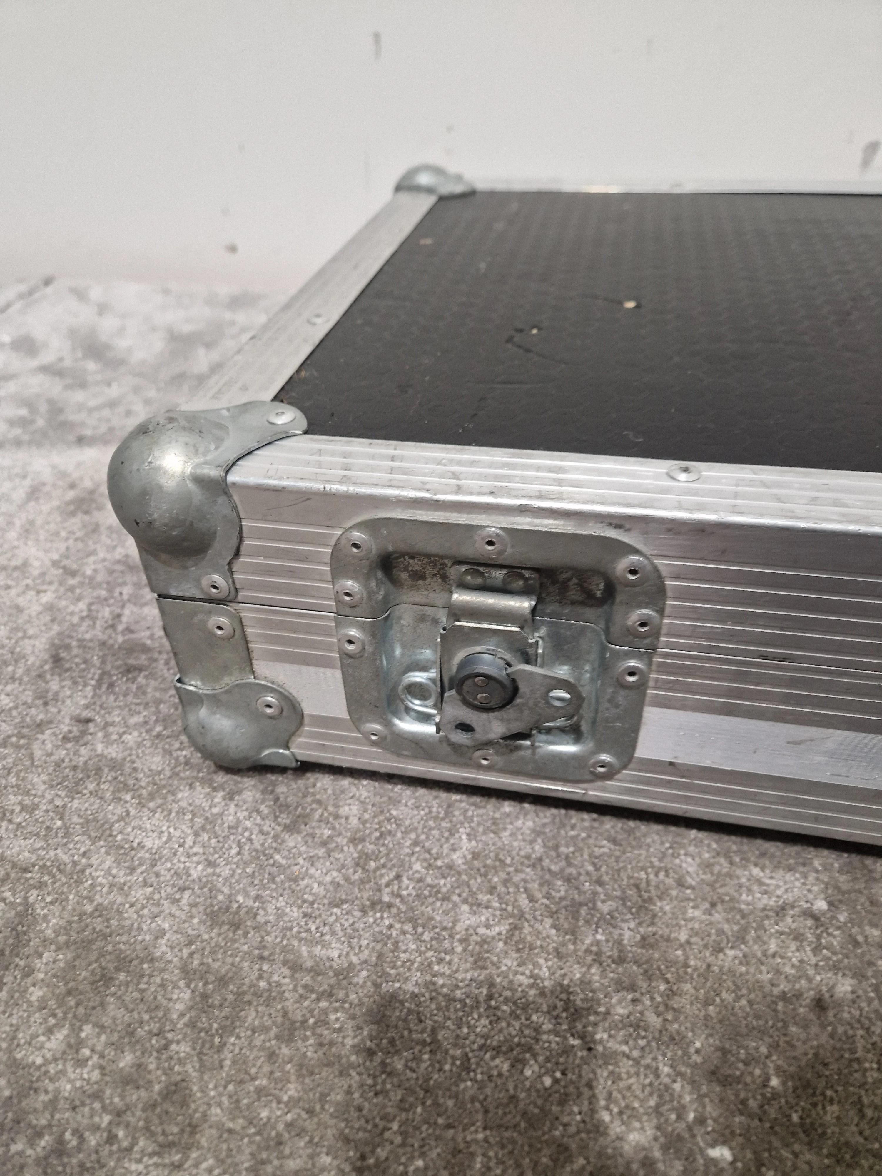 FlightCaseWarehouse - Guitar Flight Case - 120x40x15cm - Excellent - Image 3