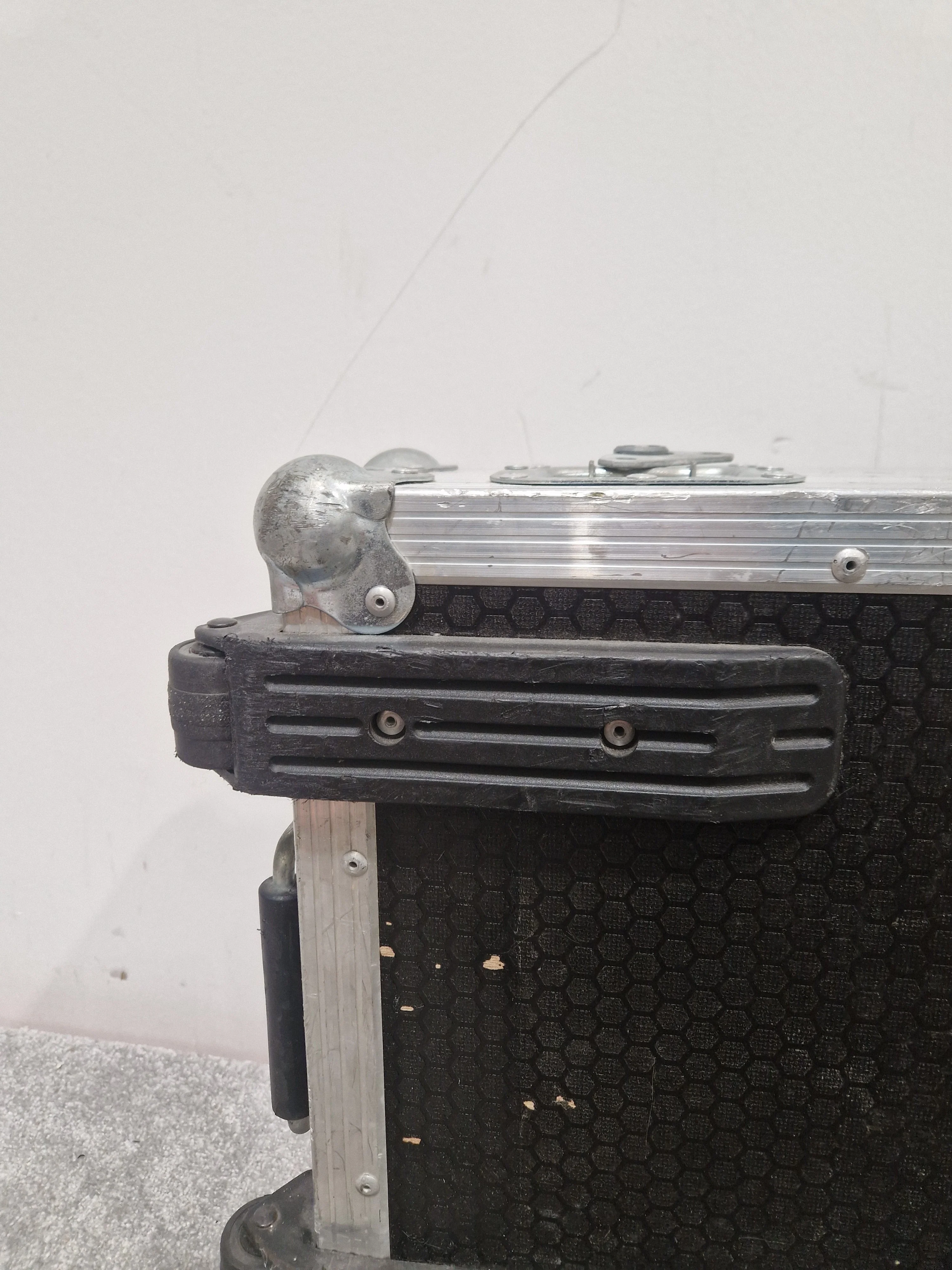 FlightCaseWarehouse - Guitar Flight Case - 120x40x15cm - Excellent - Image 4