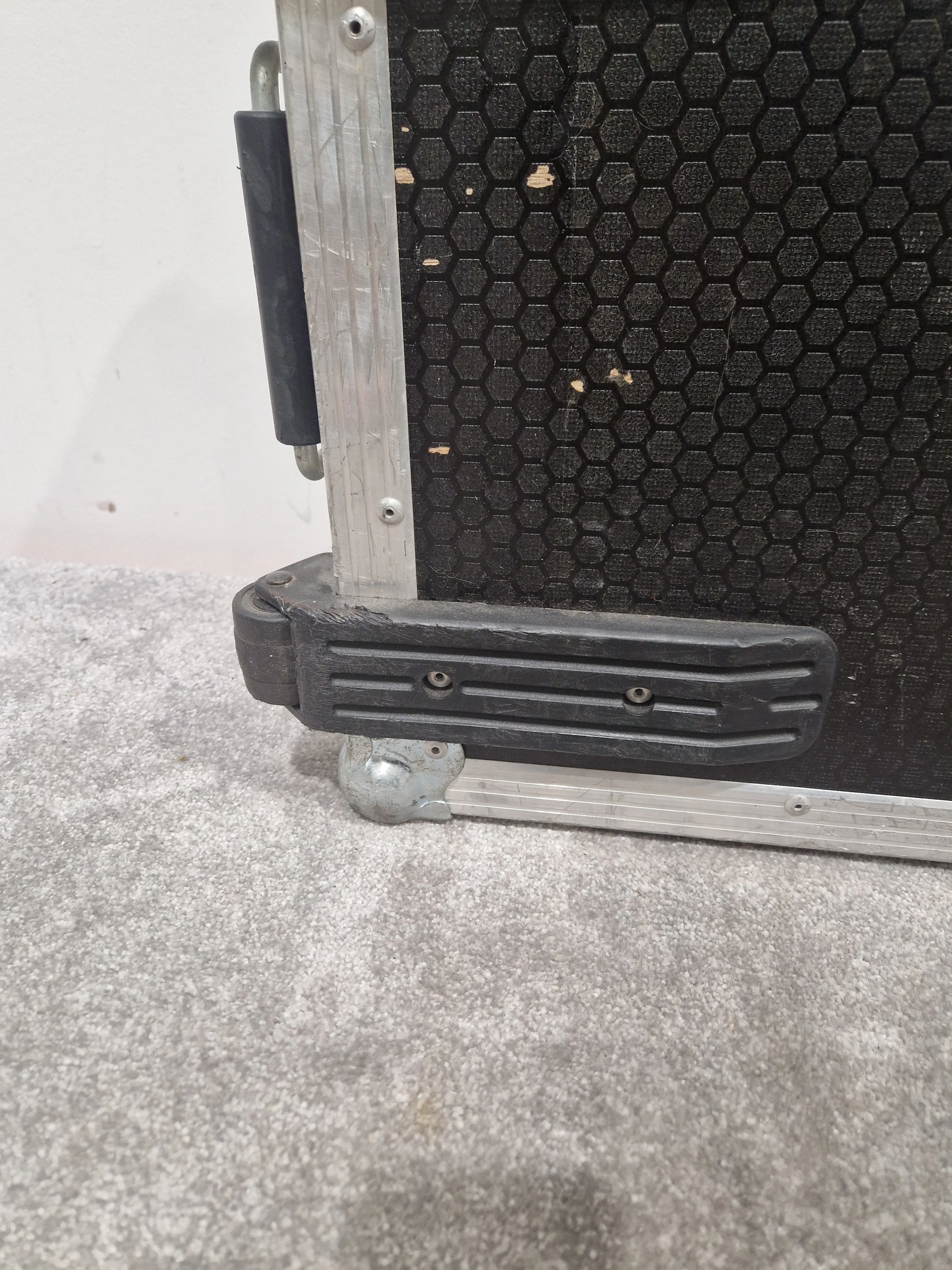 FlightCaseWarehouse - Guitar Flight Case - 120x40x15cm - Excellent - Image 8