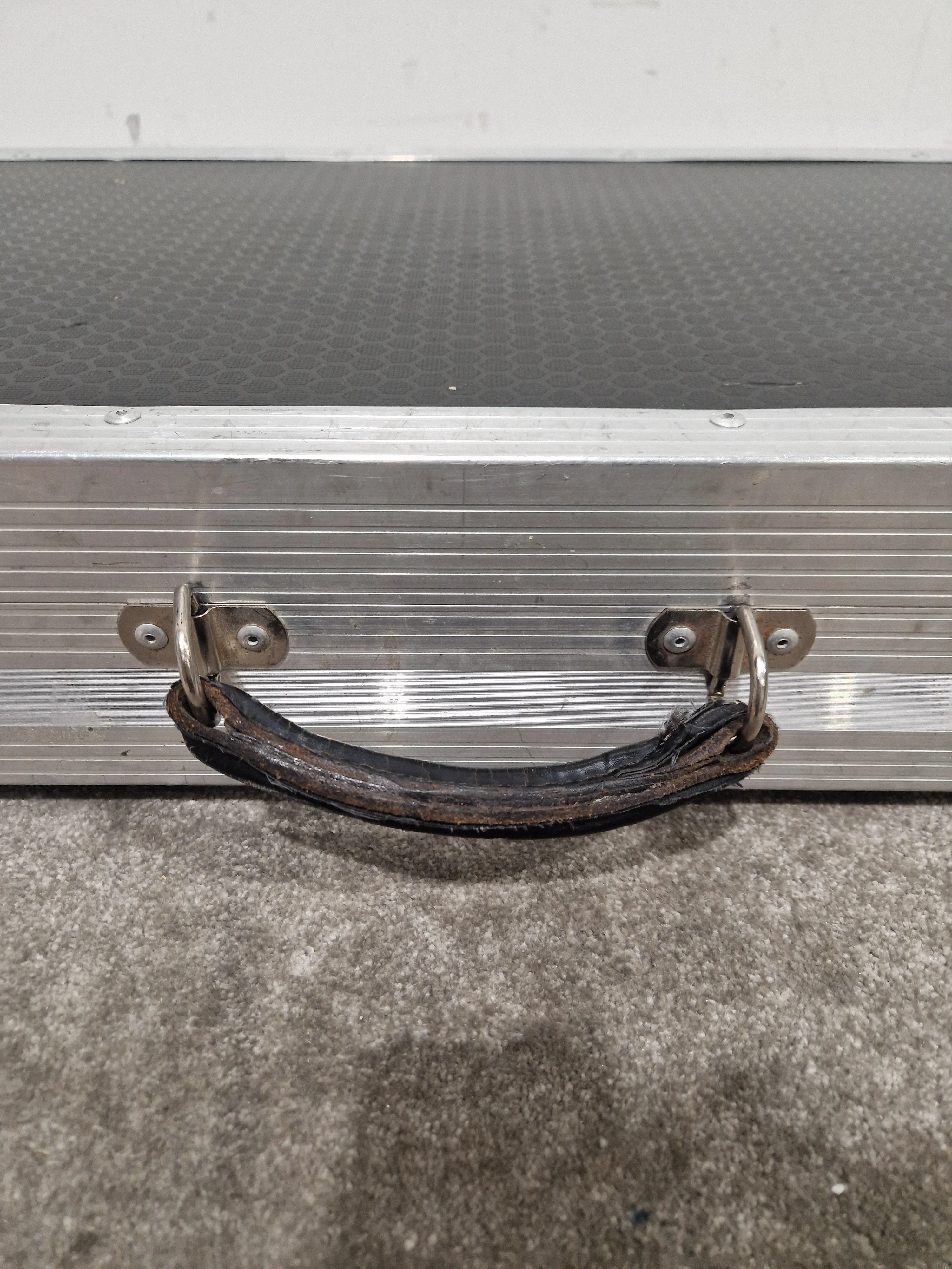 FlightCaseWarehouse - Guitar Flight Case - 120x40x15cm - Excellent - Image 9