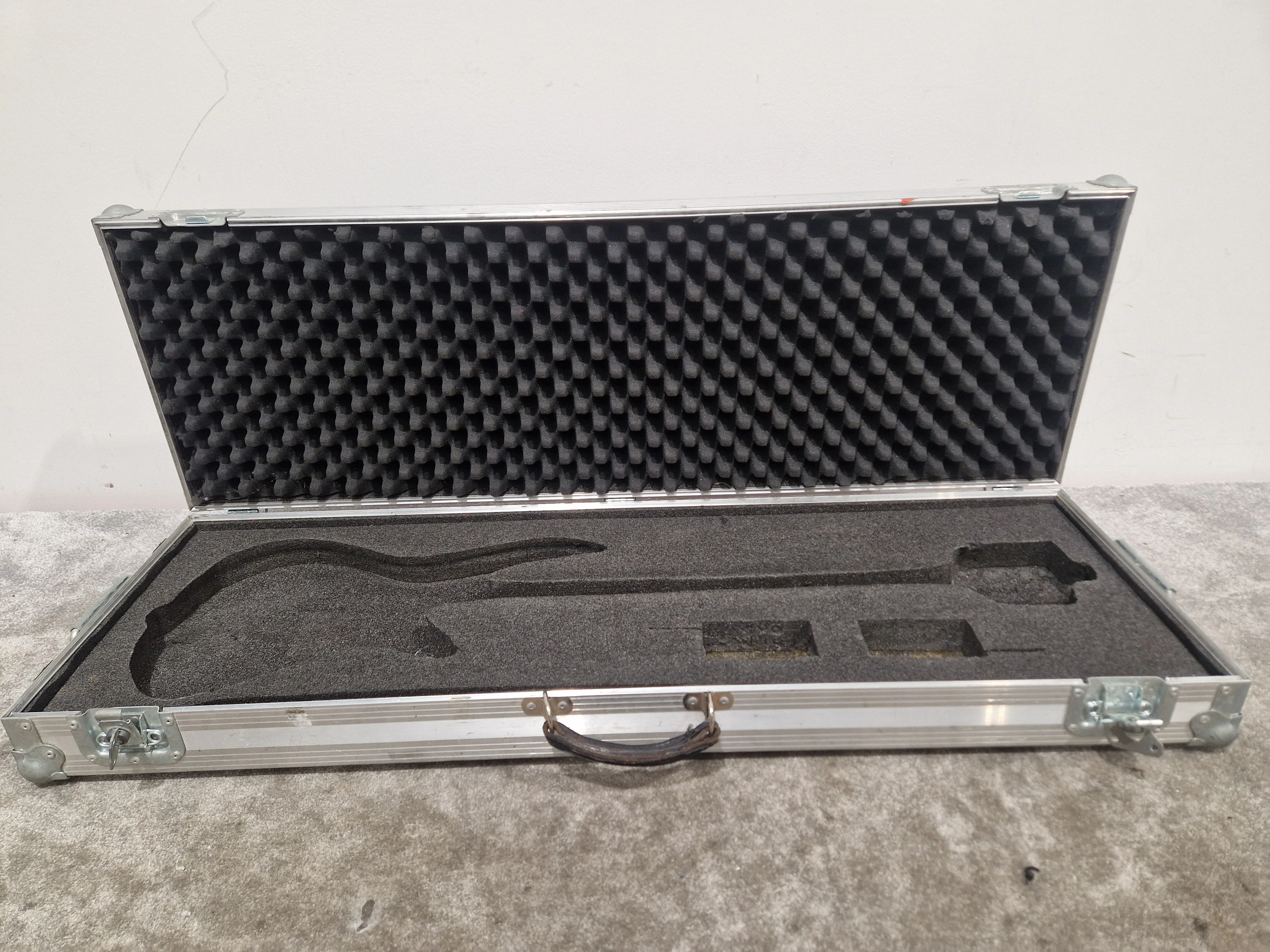 FlightCaseWarehouse - Guitar Flight Case - 120x40x15cm - Excellent - Image 11