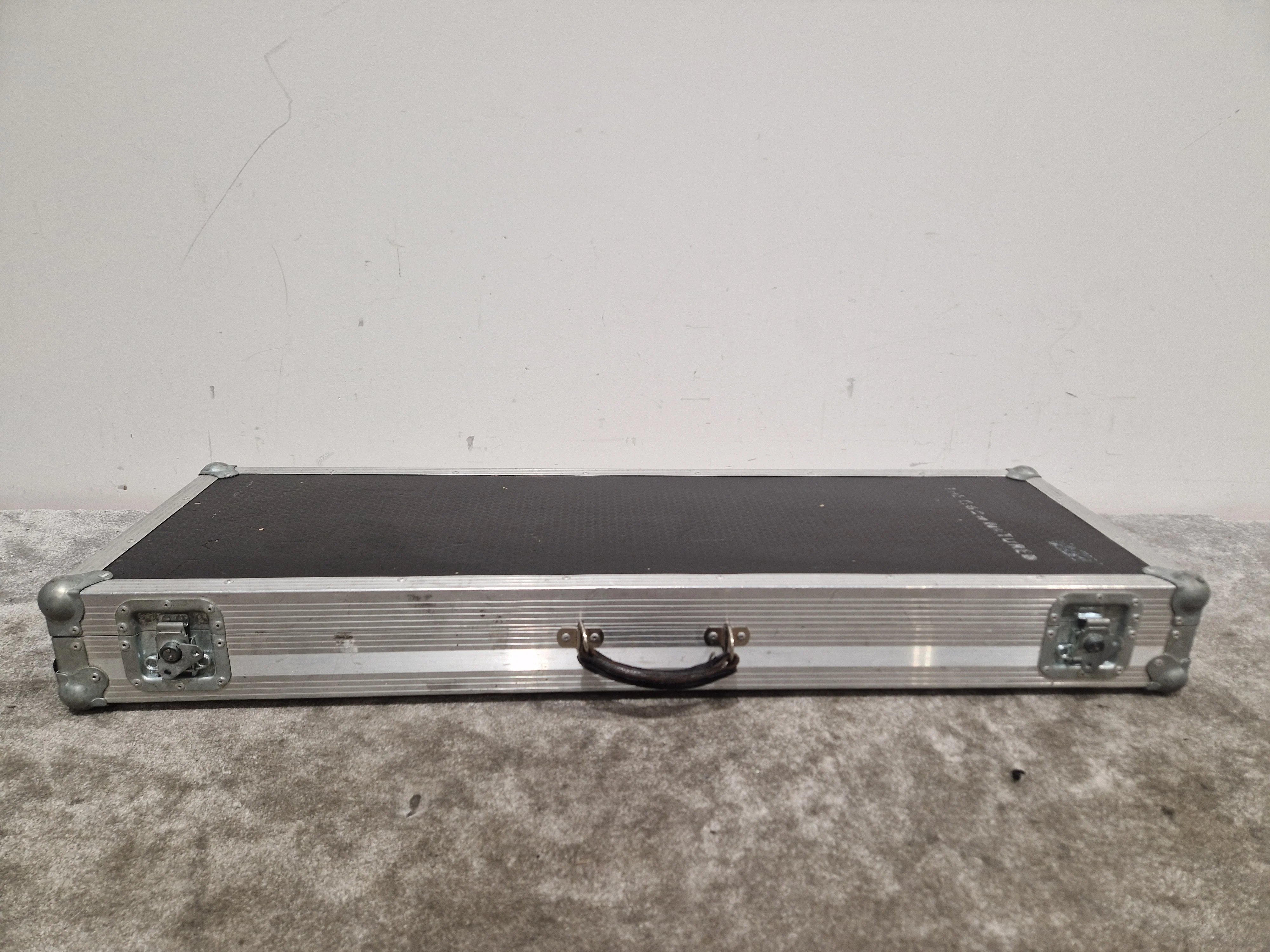 FlightCaseWarehouse - Guitar Flight Case - 120x40x15cm - Excellent - Image 5