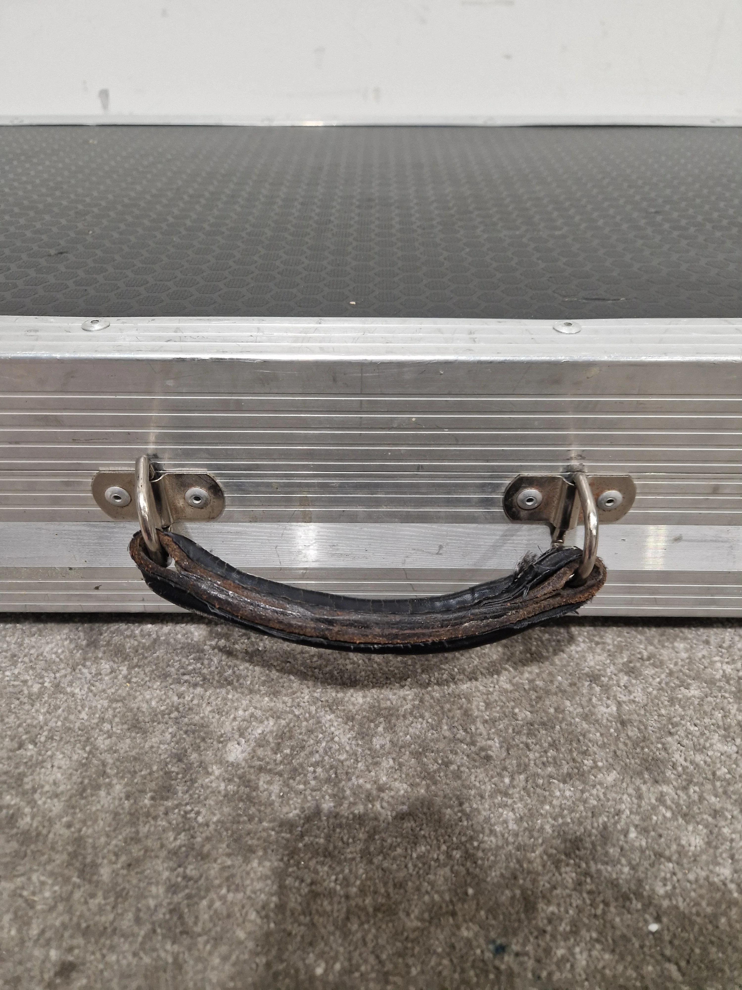 FlightCaseWarehouse - Guitar Flight Case - 120x40x15cm - Excellent - Image 9