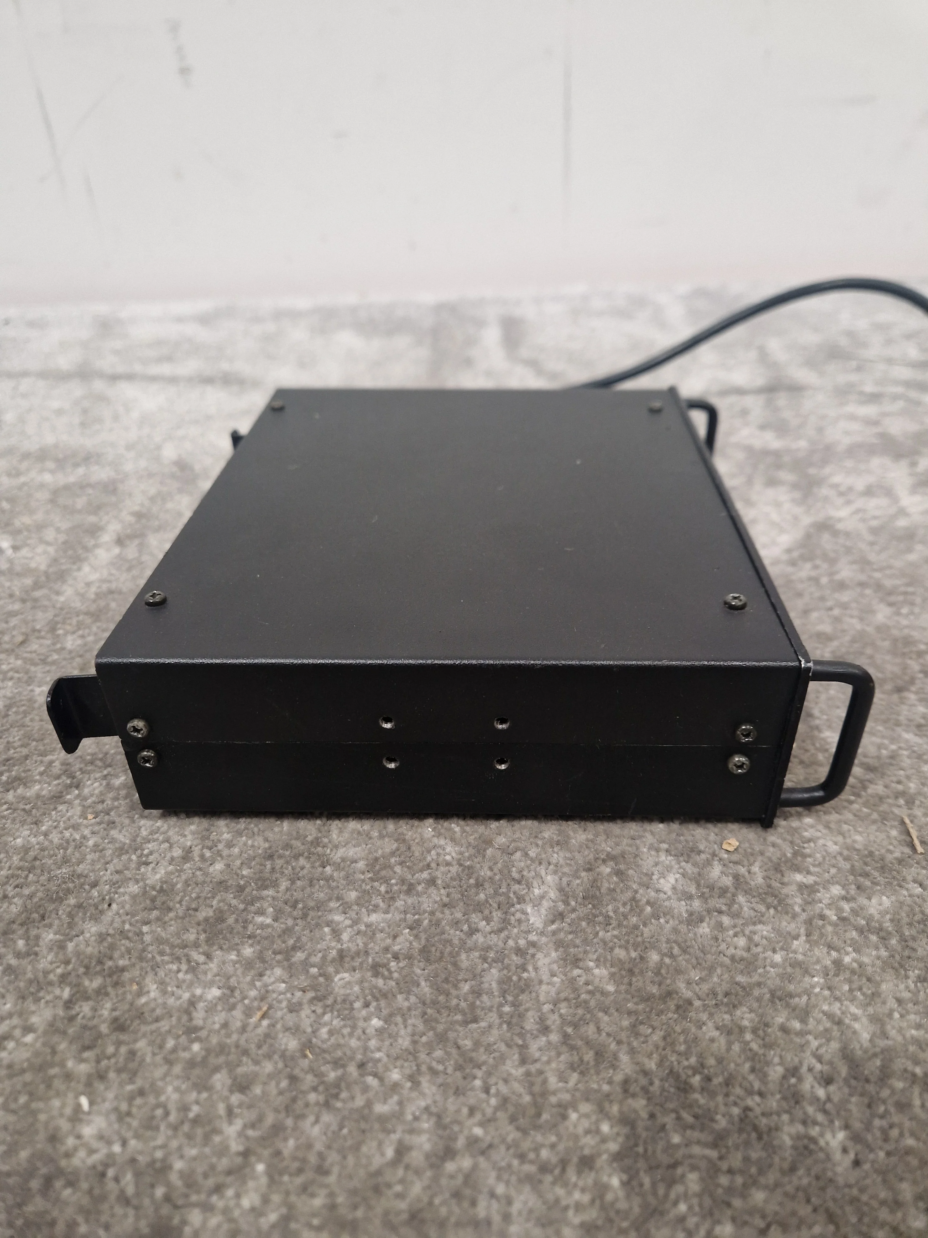 FM Wireless System Receiver Audio Equipment - Wireless Connectivity, Durable Design - Very Good - Image 4