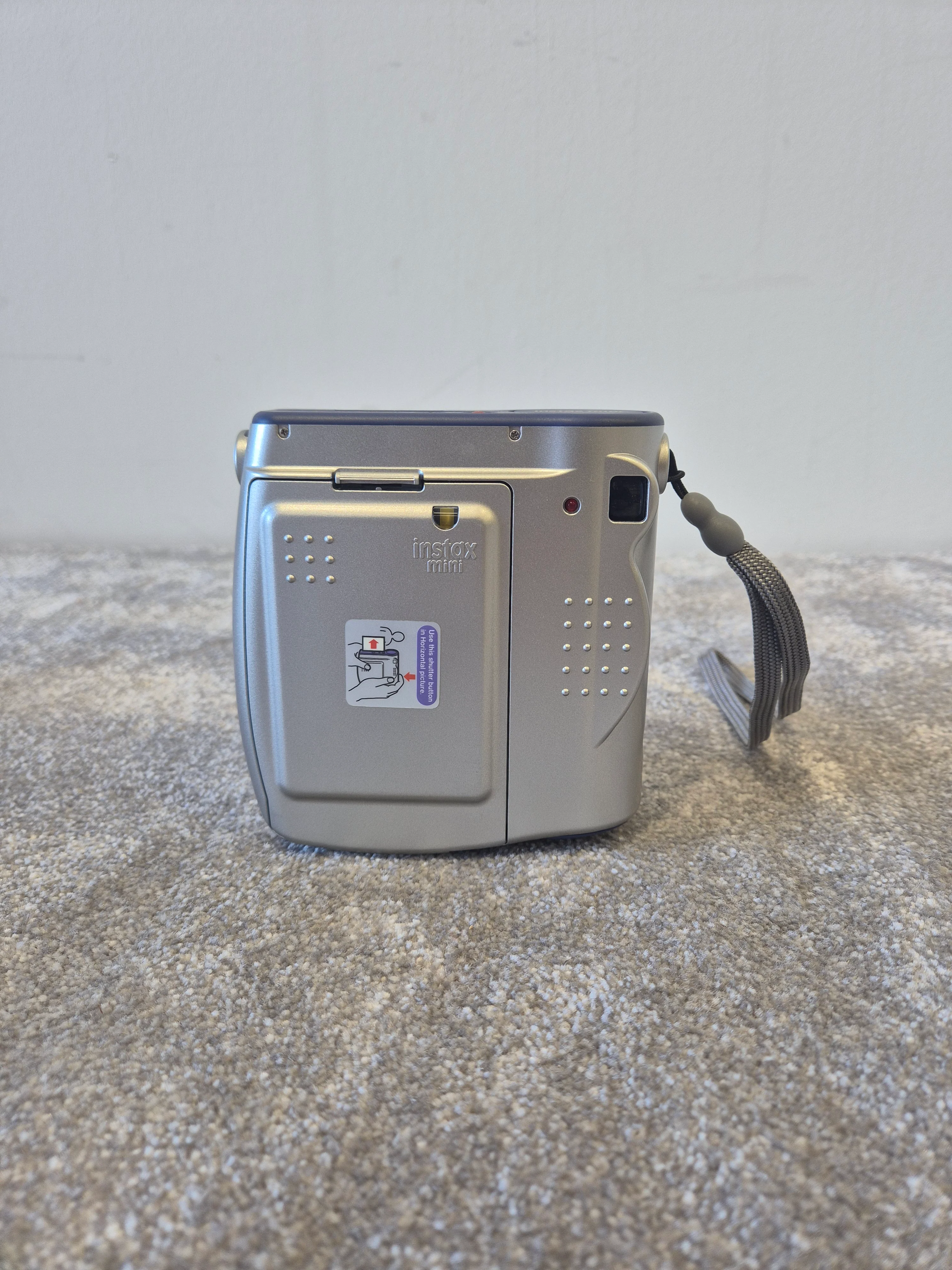 Fujifilm Instax Mini 10 - Instant Film Camera (Spares or Repairs) - Image 2
