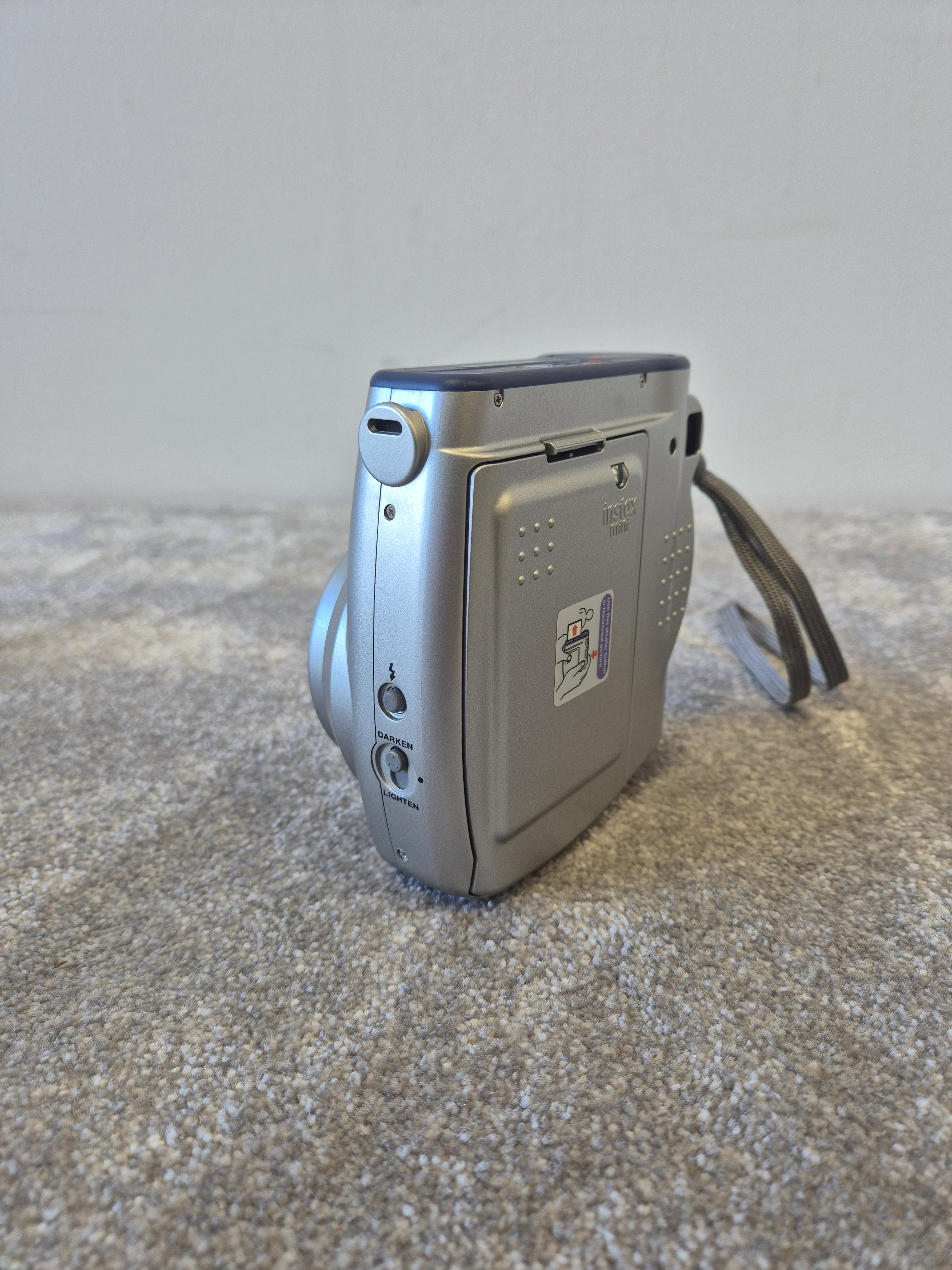 Fujifilm Instax Mini 10 - Instant Film Camera (Spares or Repairs) - Image 3