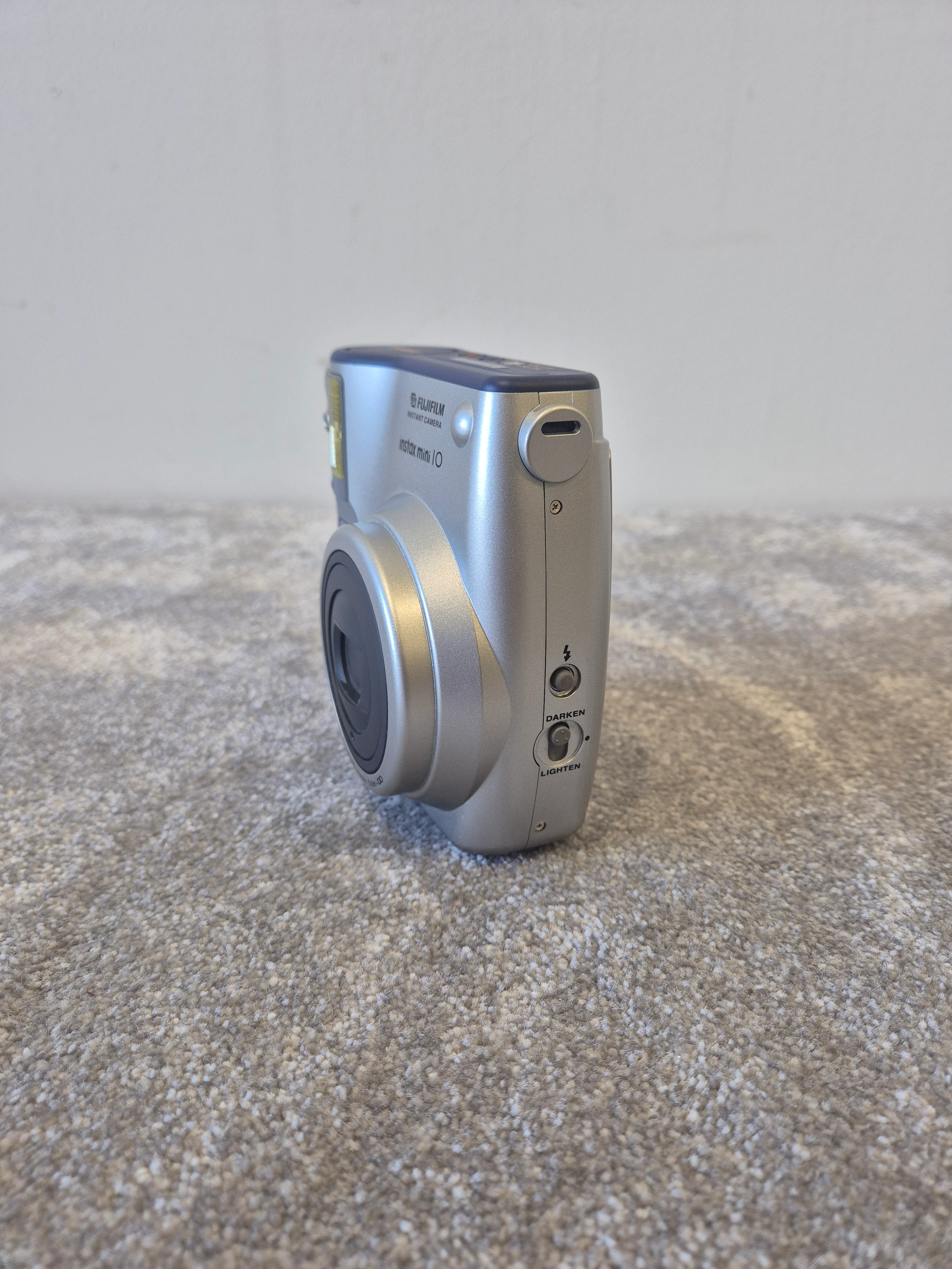 Fujifilm Instax Mini 10 - Instant Film Camera (Spares or Repairs) - Image 4