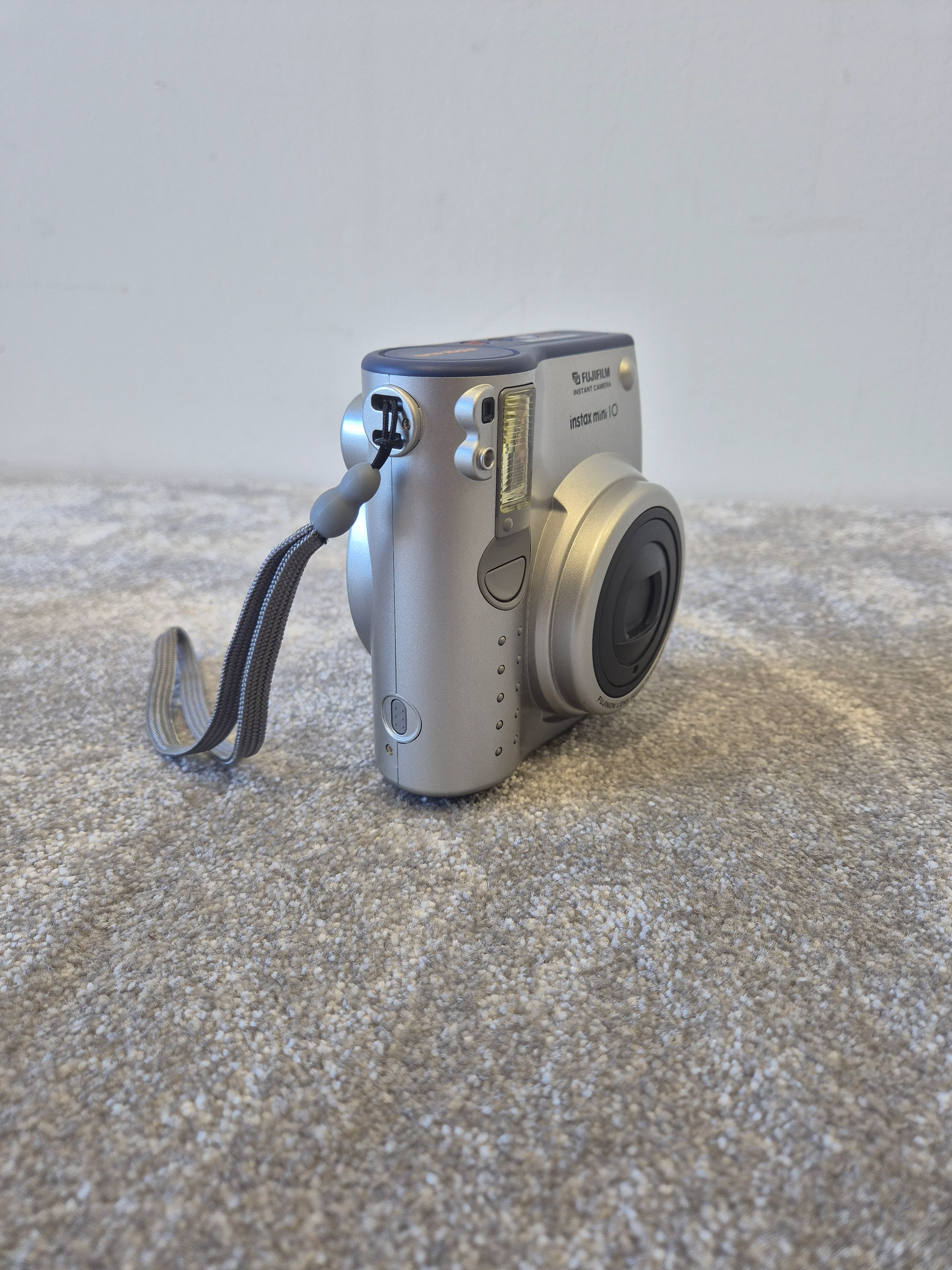 Fujifilm Instax Mini 10 - Instant Film Camera (Spares or Repairs) - Image 6