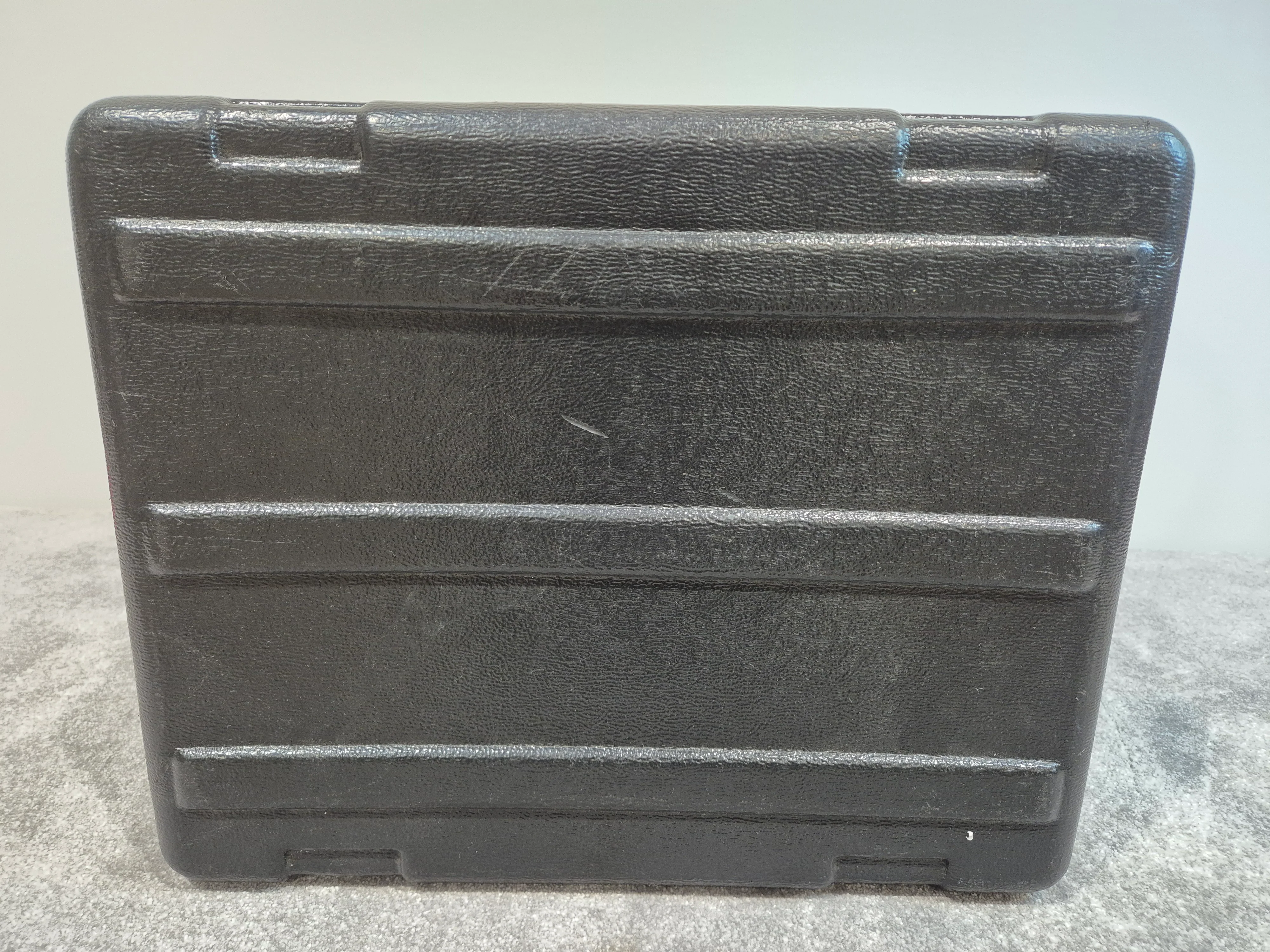 Gator 8u - Black Plastic / Metal Rack Mount Flight Case - Image 6