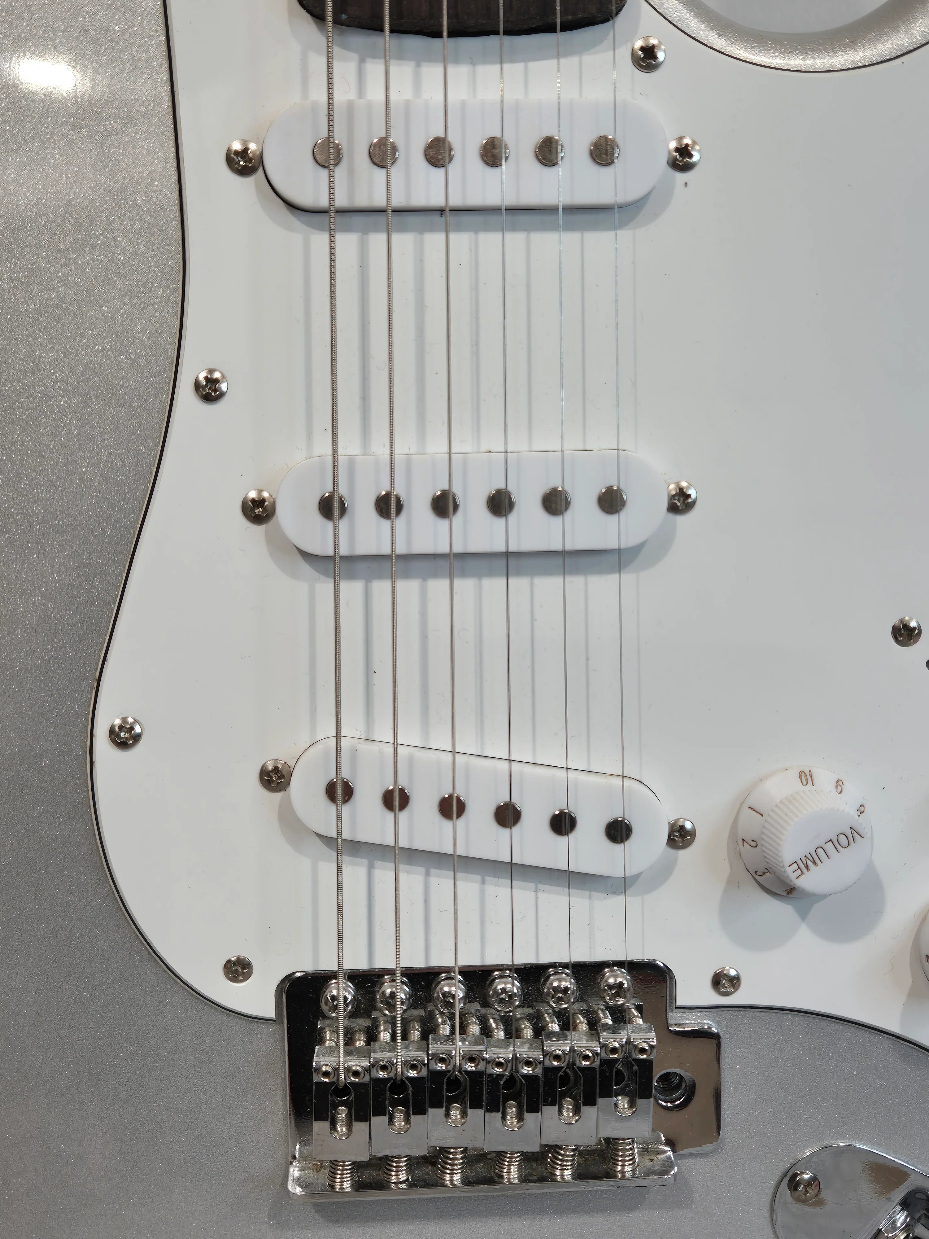 Gear4Music LA Series Stratocaster Electric Guitar and Gig Bag - Metallic Silver - Image 3