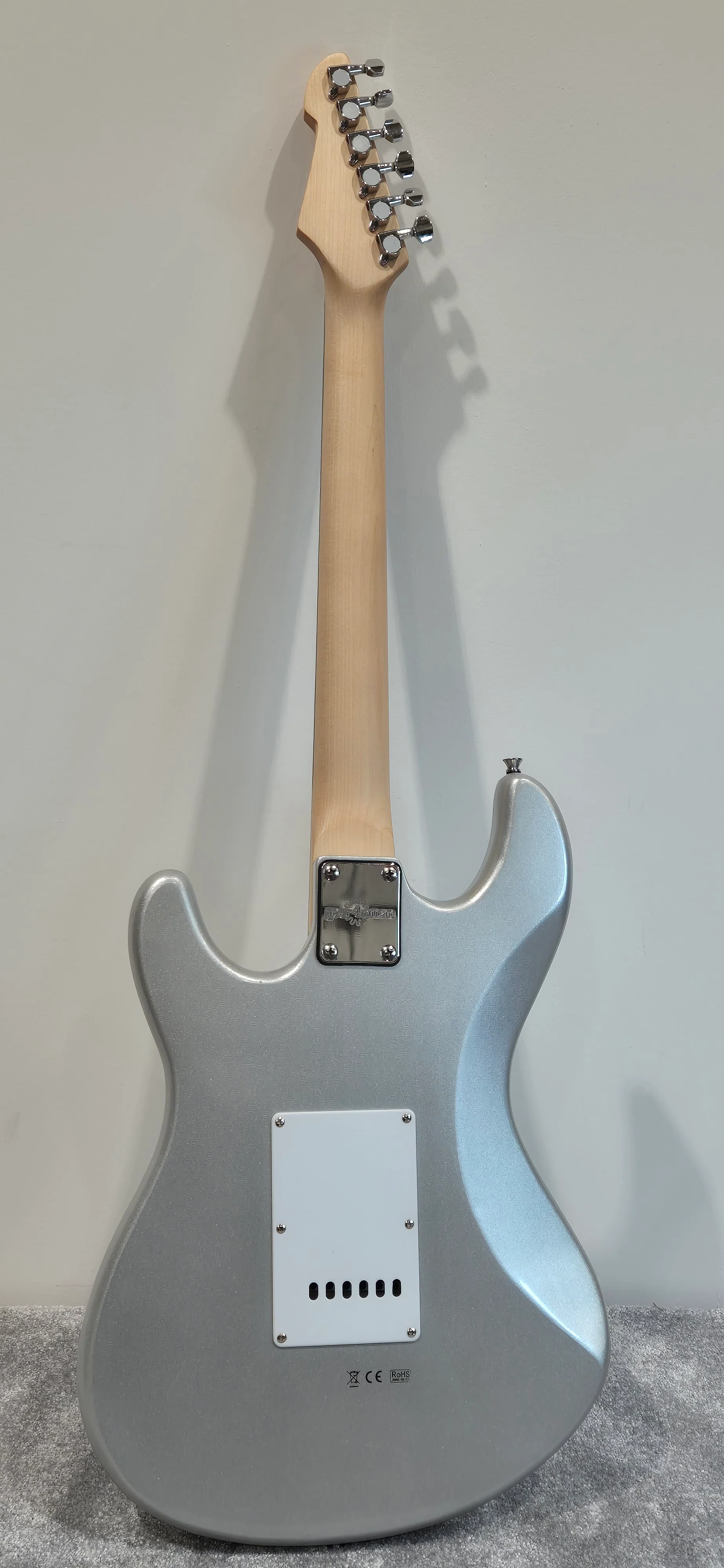 Gear4Music LA Series Stratocaster Electric Guitar and Gig Bag - Metallic Silver - Image 6