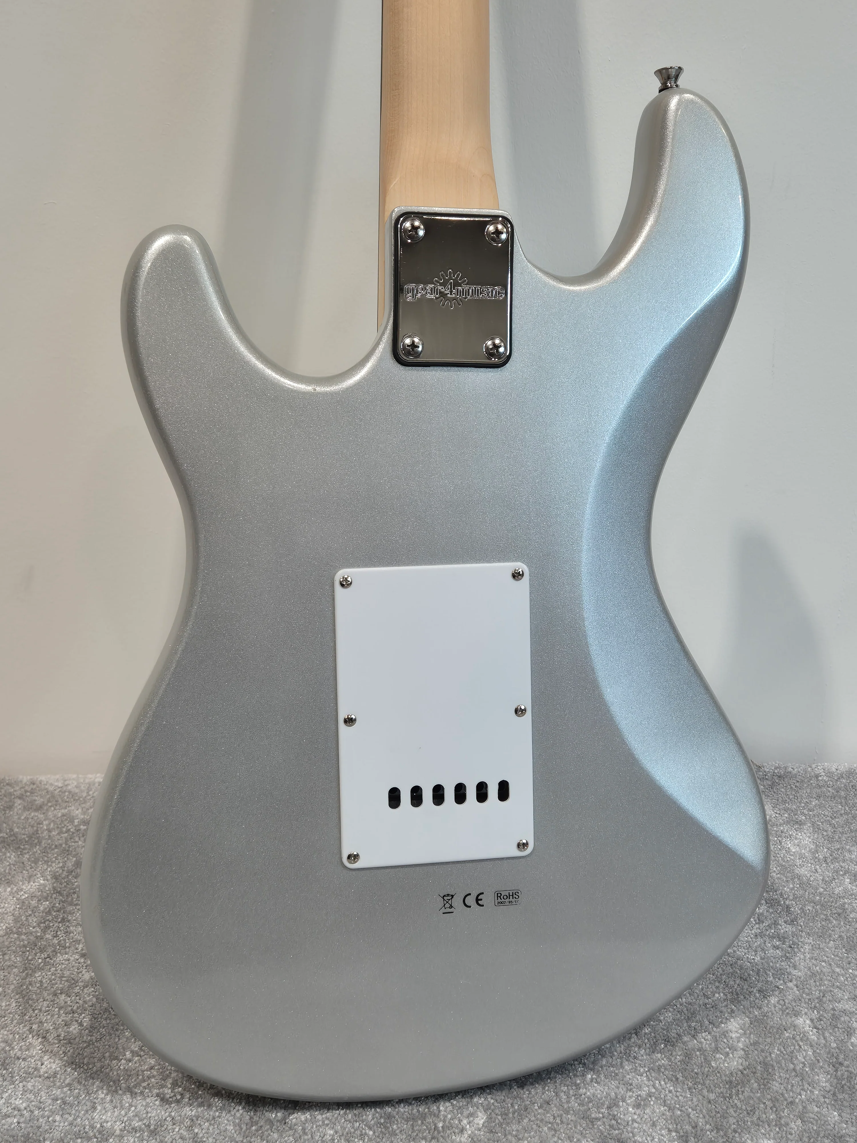 Gear4Music LA Series Stratocaster Electric Guitar and Gig Bag - Metallic Silver - Image 7