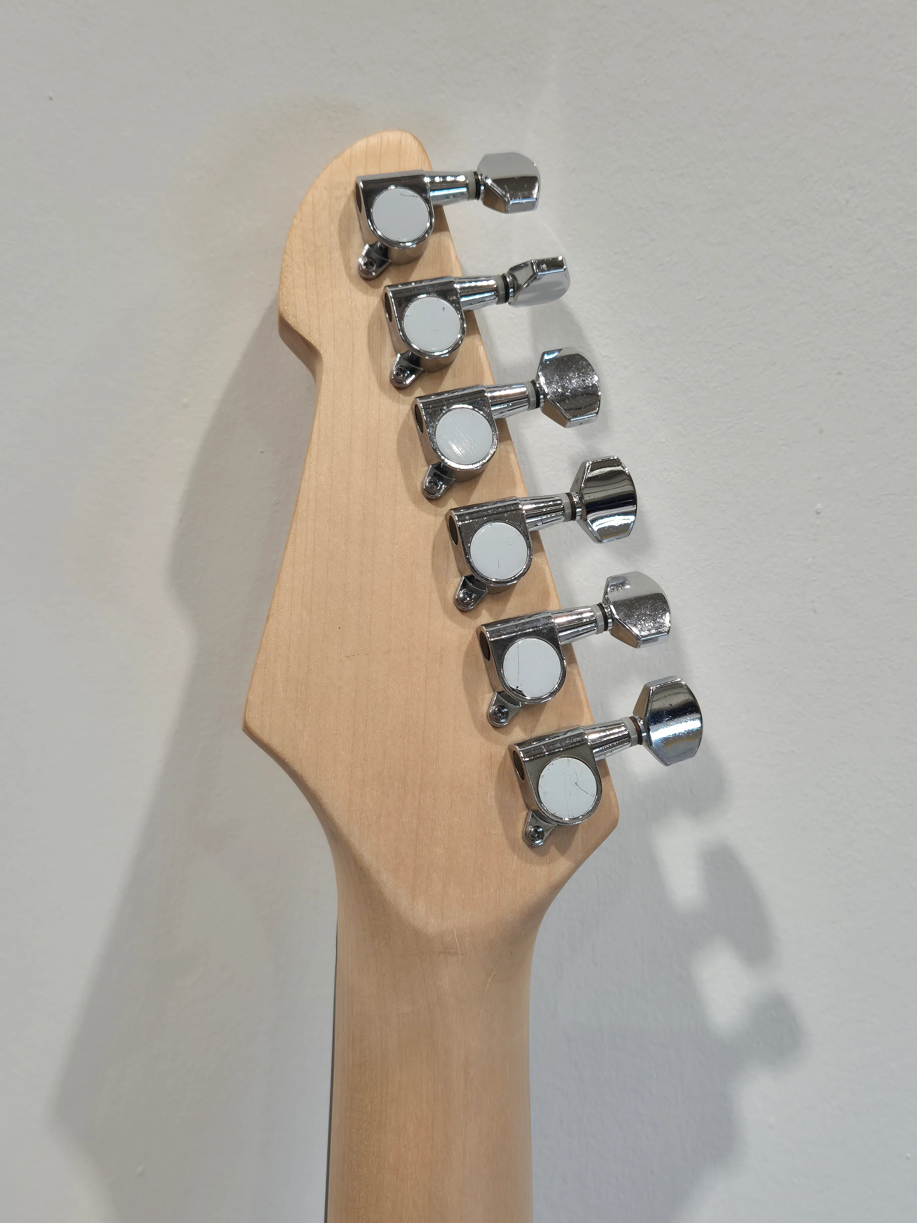 Gear4Music LA Series Stratocaster Electric Guitar and Gig Bag - Metallic Silver - Image 8