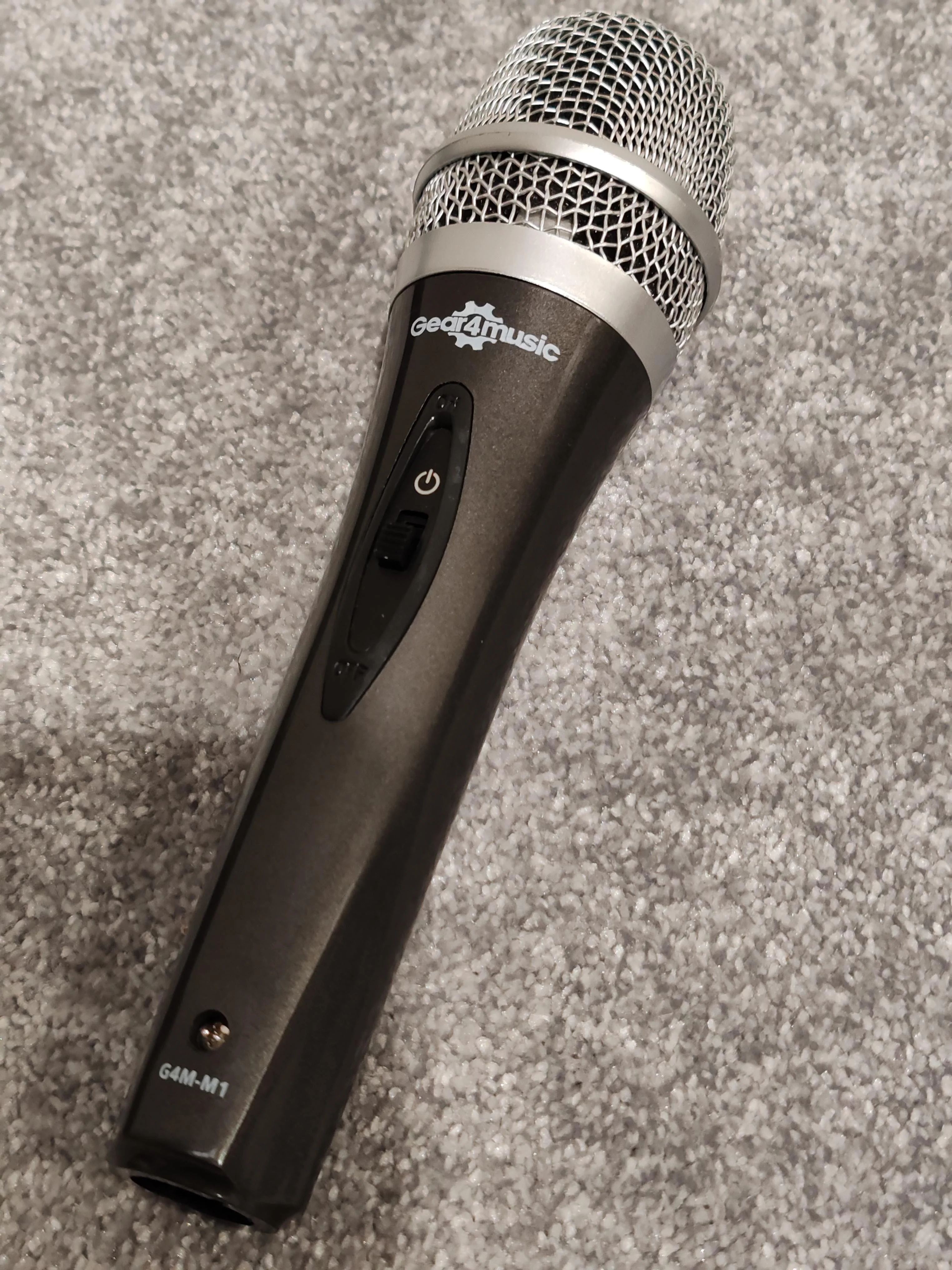 Gear4Music M1 Dynamic Microphone - Boxed - Image 3