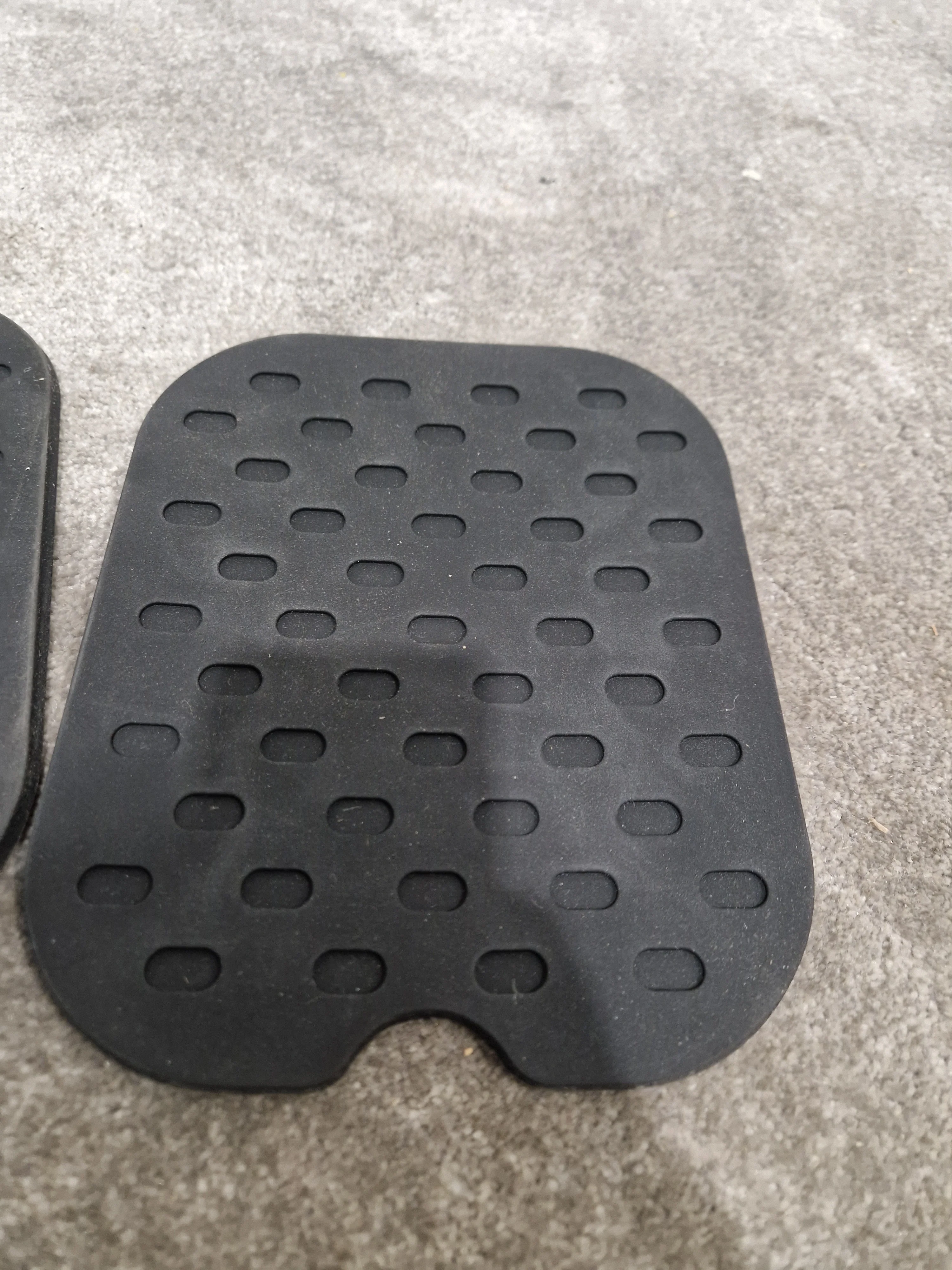Gear4Music Speaker stands Desk clamp style Pair - Excellent - Image 15