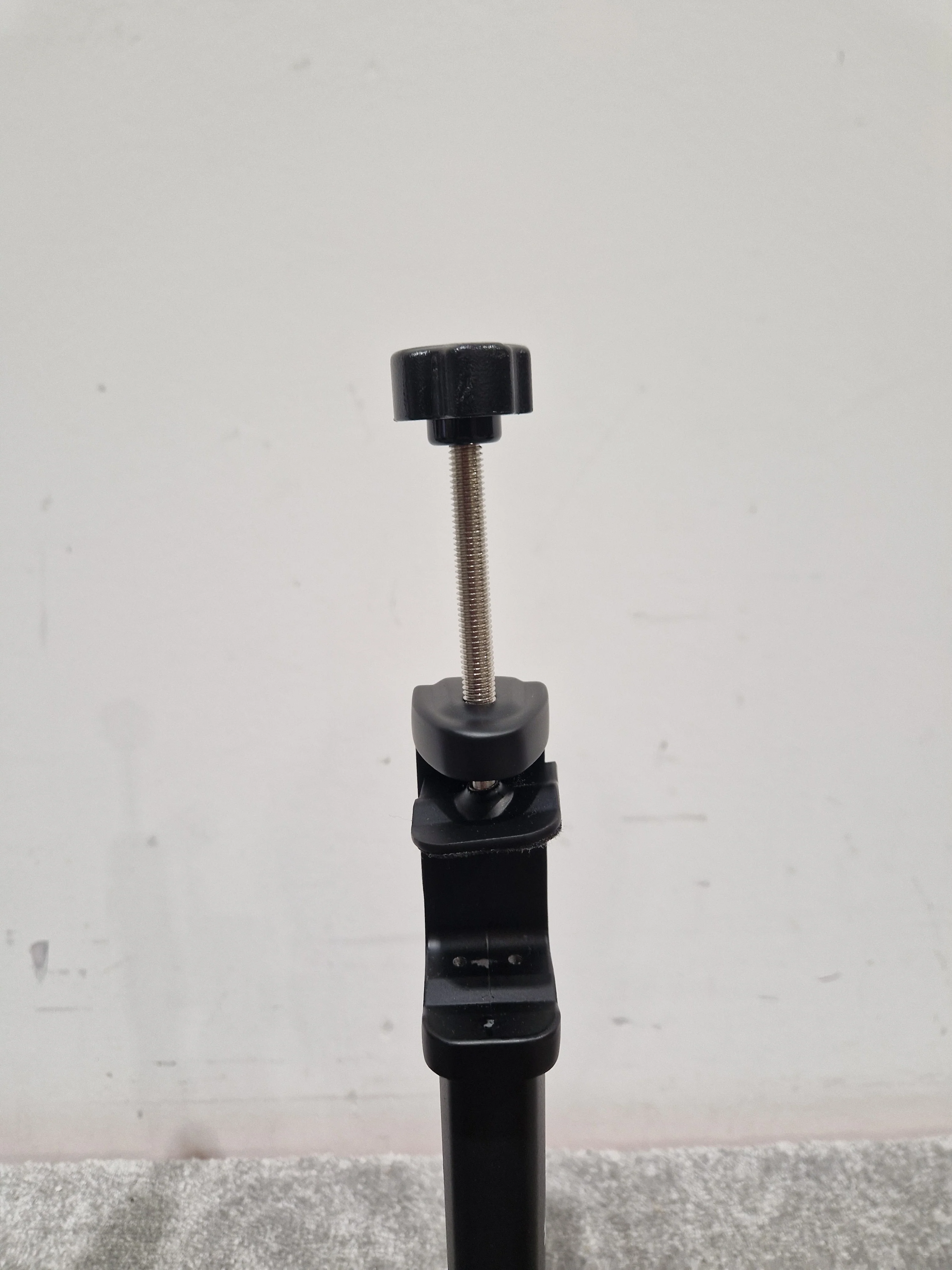 Gear4Music Speaker stands Desk clamp style Pair - Excellent - Image 2