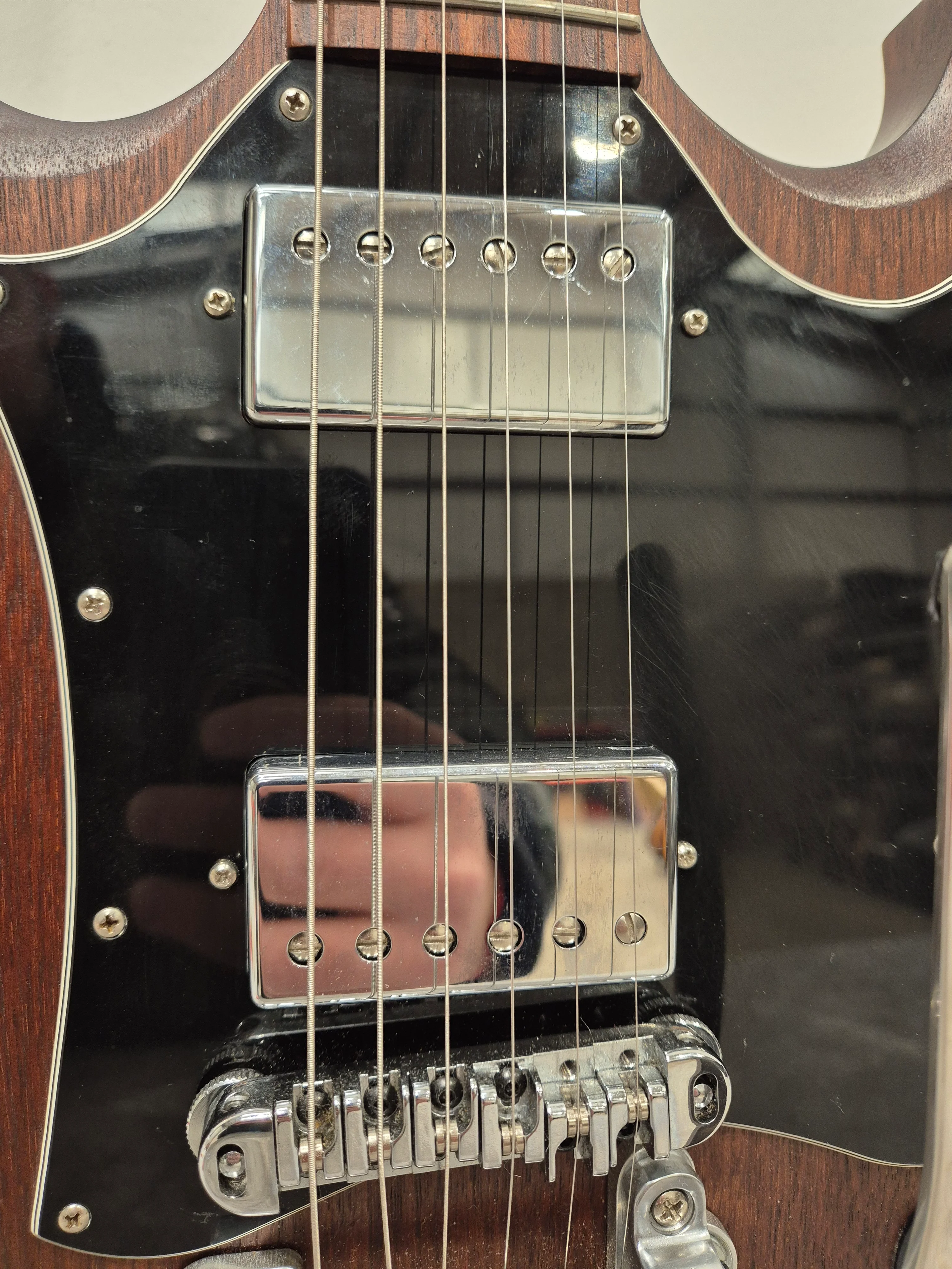 Gibson SG 2010 Special Edition with Bigsby Tailpiece, Solid-Body Electric Guitar w/ Gibson Hard Case - Image 5