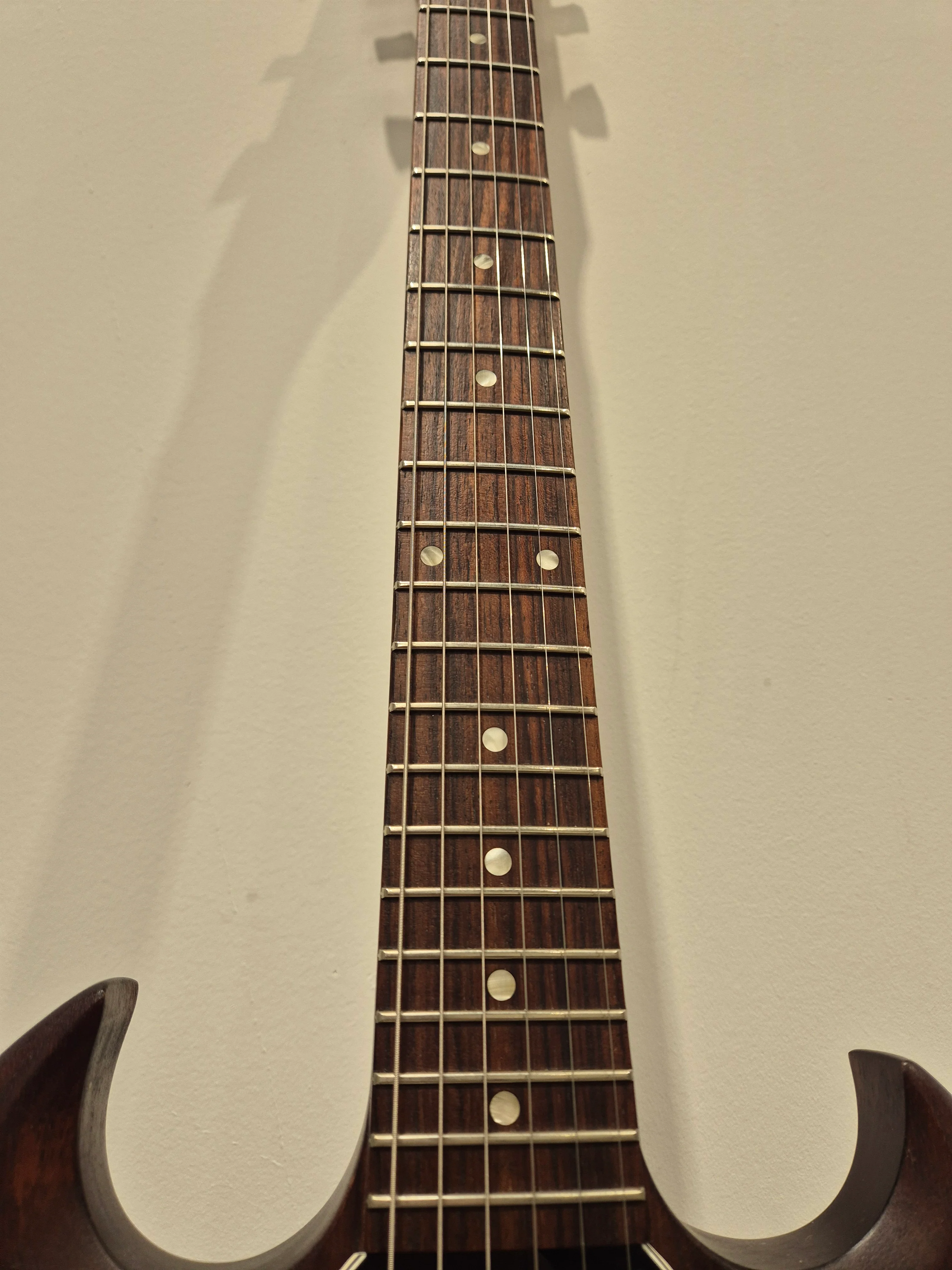 Gibson SG 2010 Special Edition with Bigsby Tailpiece, Solid-Body Electric Guitar w/ Gibson Hard Case - Image 6
