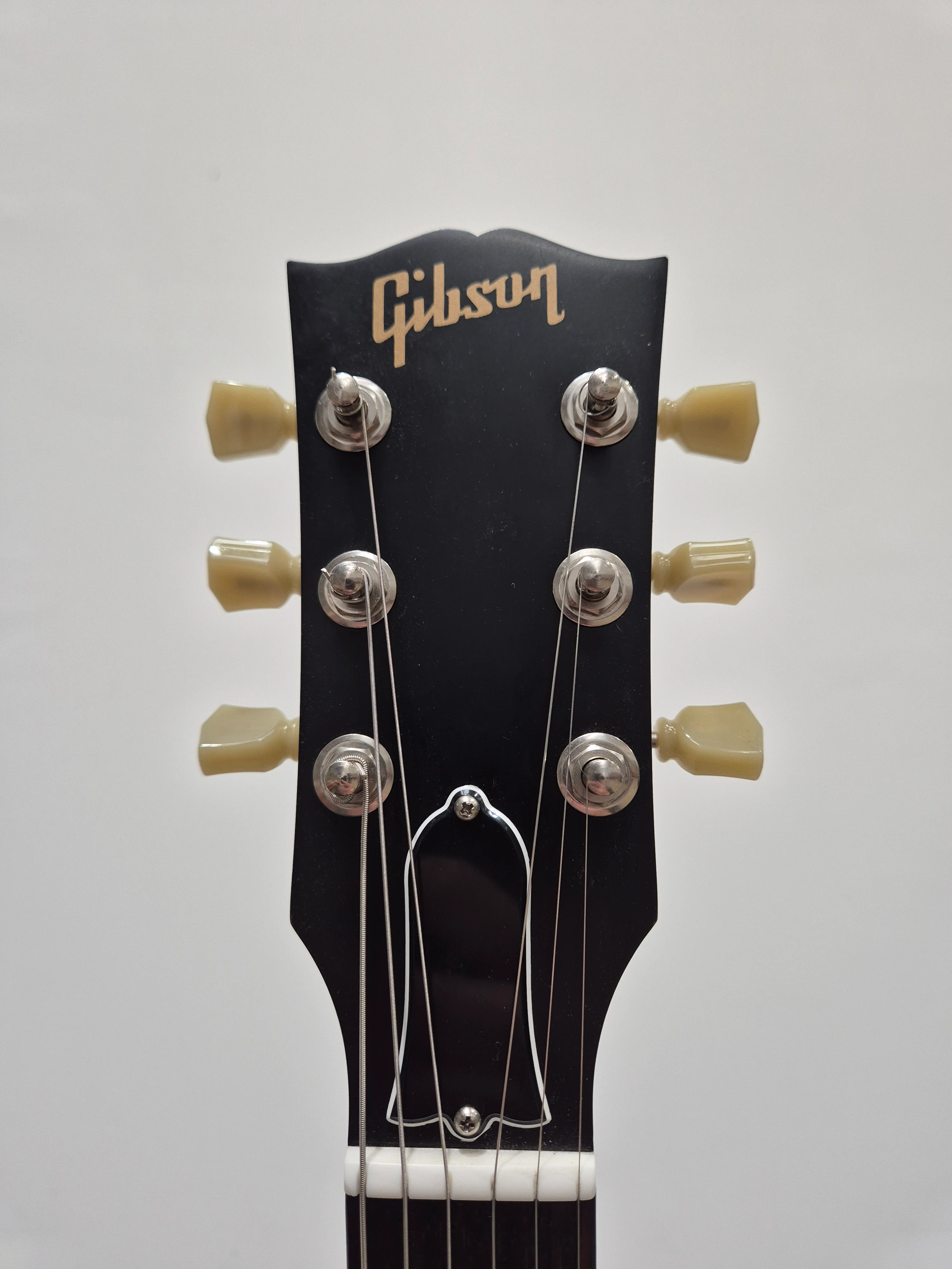 Gibson SG 2010 Special Edition with Bigsby Tailpiece, Solid-Body Electric Guitar w/ Gibson Hard Case - Image 7