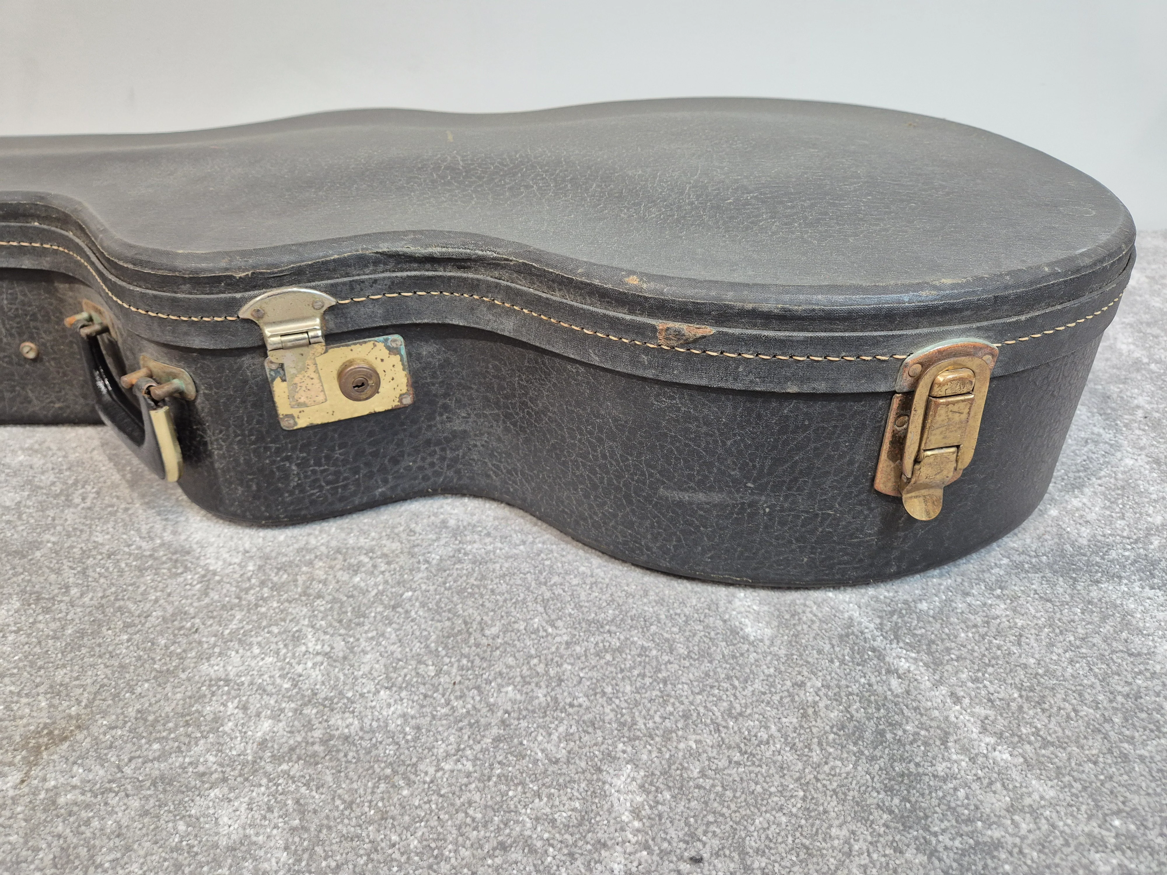 Guild Hard Case - Acoustic Guitar Hard Case - Dreadnought - Image 11